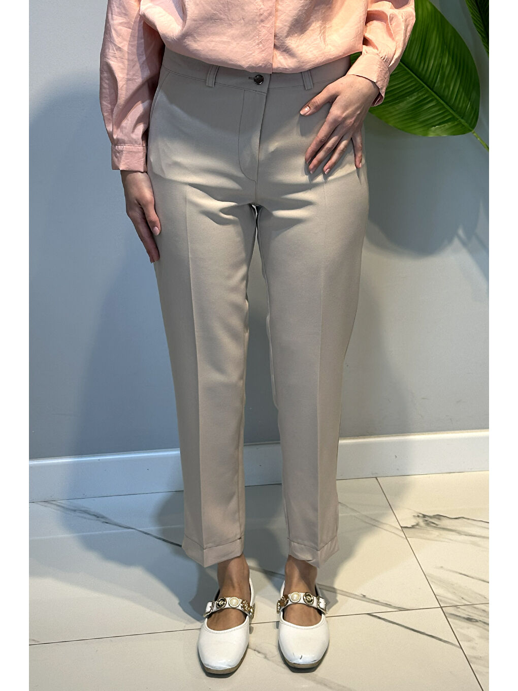 Büyük Beden Kadın Yırtmaç Detay Bilek Boy Kumaş Pantolon 07 Bej-1