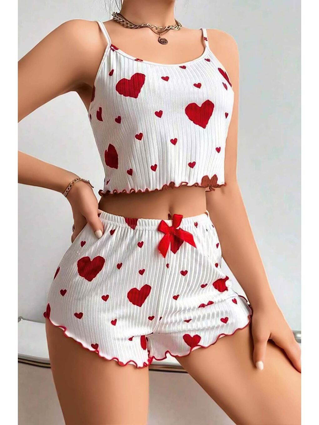 Beyaz Kalp Desenli İp Askılı Şortlu Pijama Takımı-1