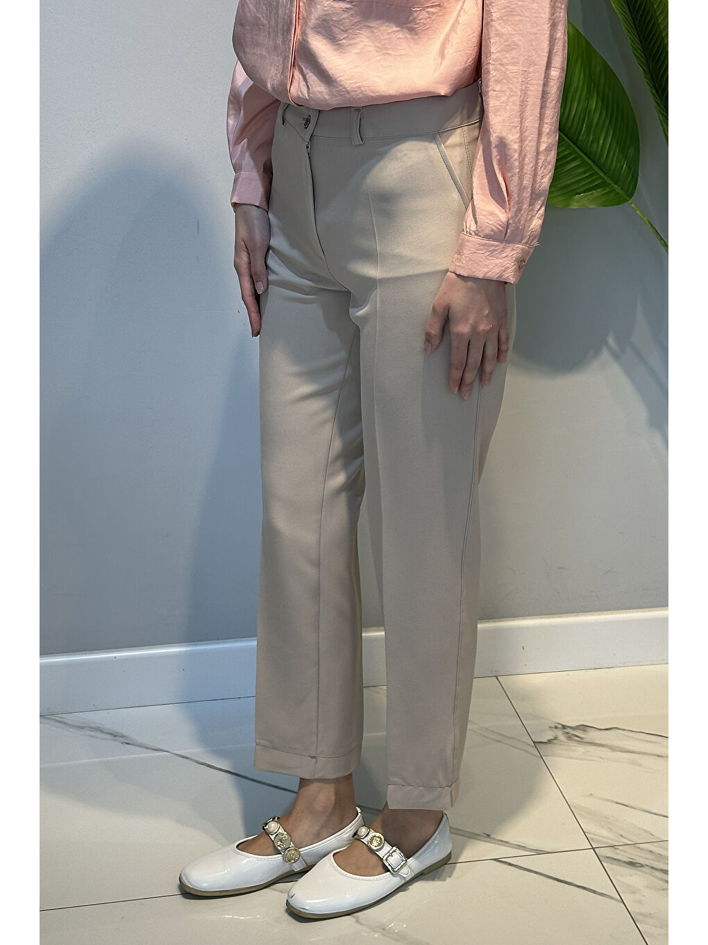 Büyük Beden Kadın Yırtmaç Detay Bilek Boy Kumaş Pantolon 07 Bej-2