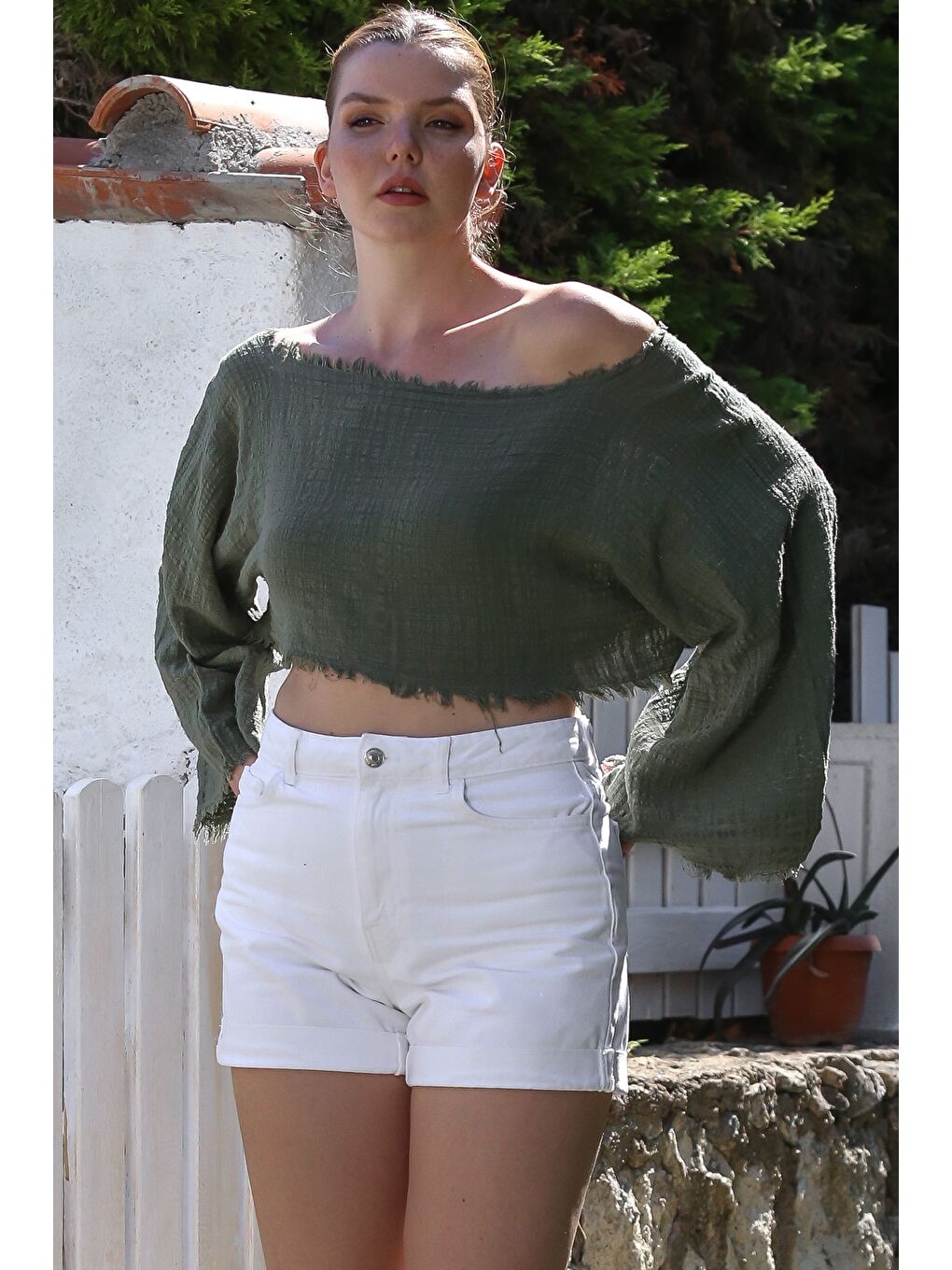 Organik Pamuk Haki Kayık Yaka Volanlı Kol Yıkamalı Pis Dikişli Casual Müslin Crop Dokuma Bluz 38 80