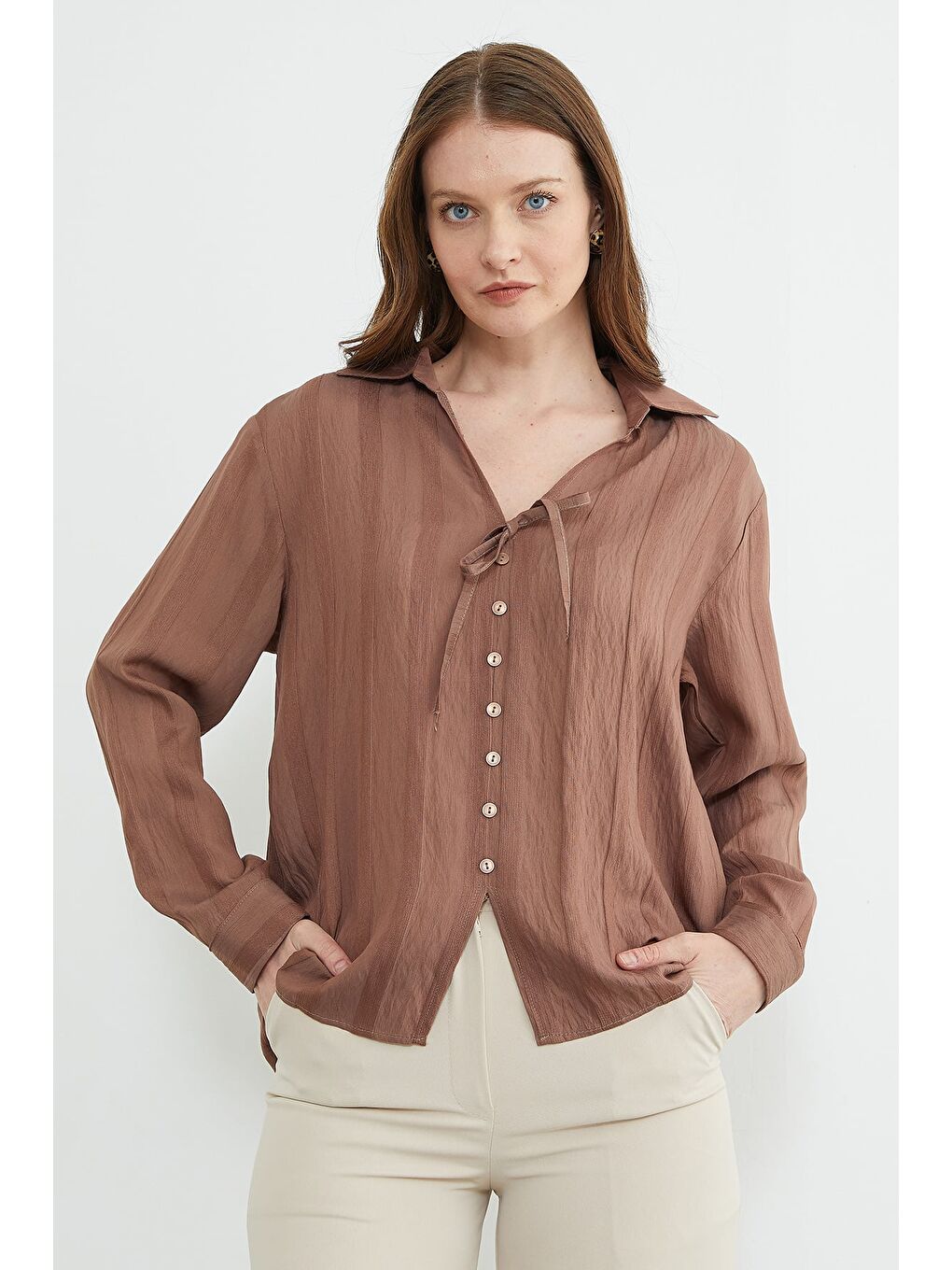 Kahverengi Önü Bağlamalı Düğmeli Salaş Gömlek