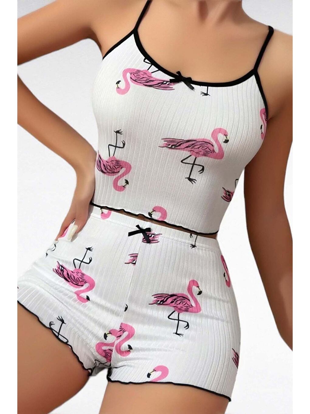 Beyaz Flamingo Desenli Şortlu Pijama Takımı