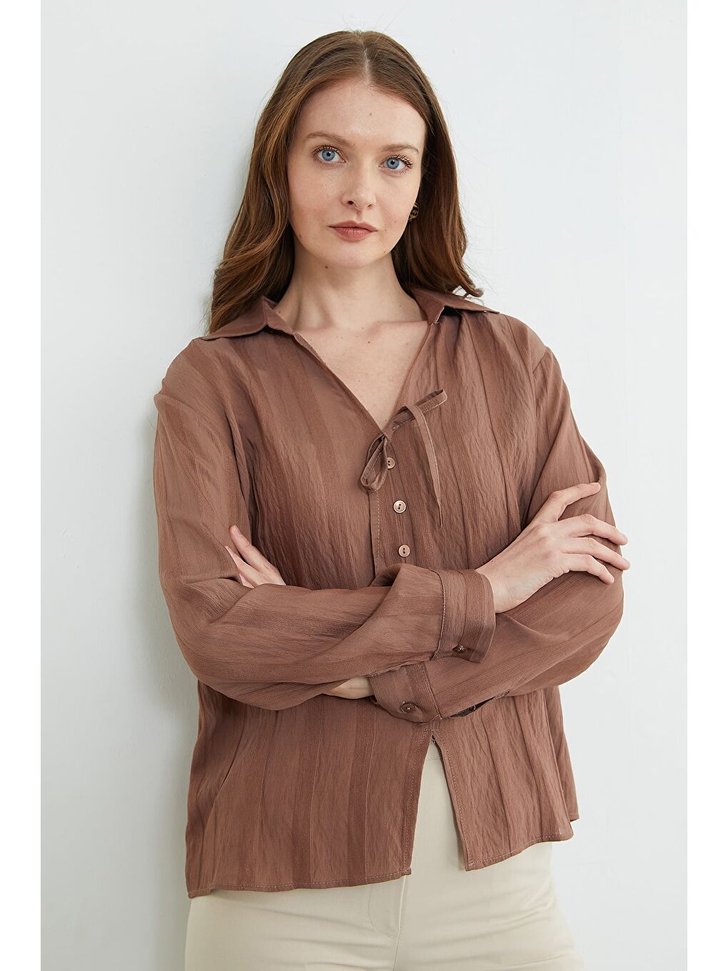 Kahverengi Önü Bağlamalı Düğmeli Salaş Gömlek-1