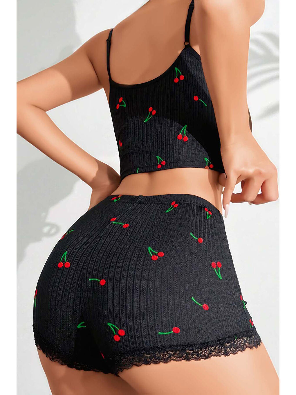 Siyah Kiraz Desenli İp Askılı Şortlu Pijama Takımı-2