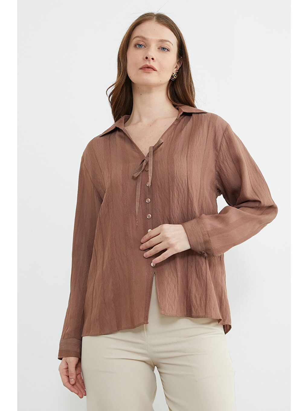 Kahverengi Önü Bağlamalı Düğmeli Salaş Gömlek-3