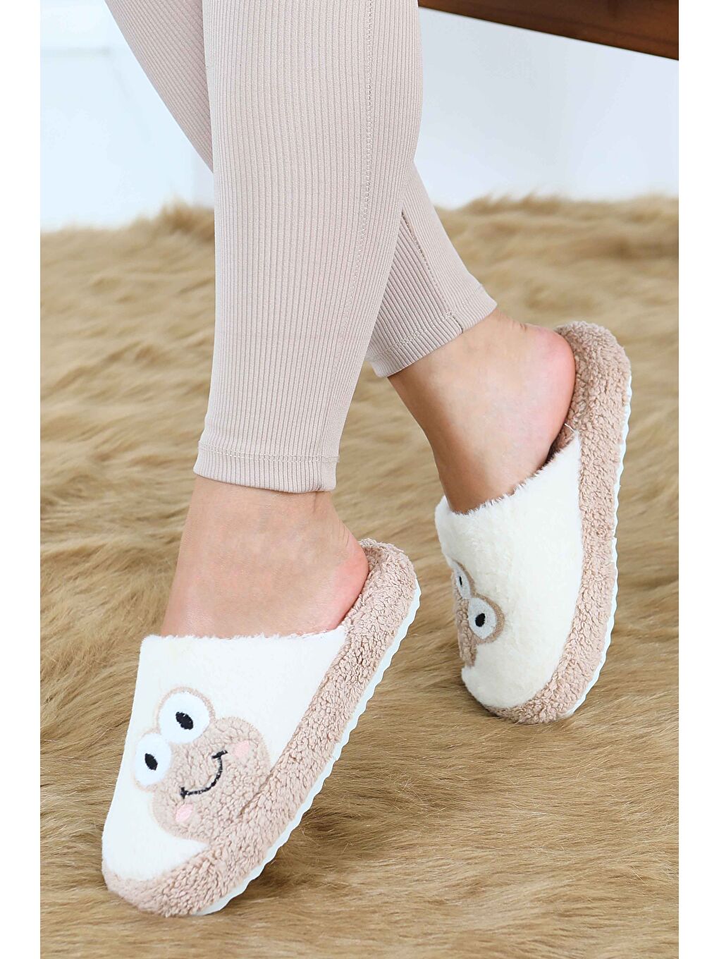 Kadın Bej Kurbağa İşlemeli Ev Terliği - 27779-BEJ-2