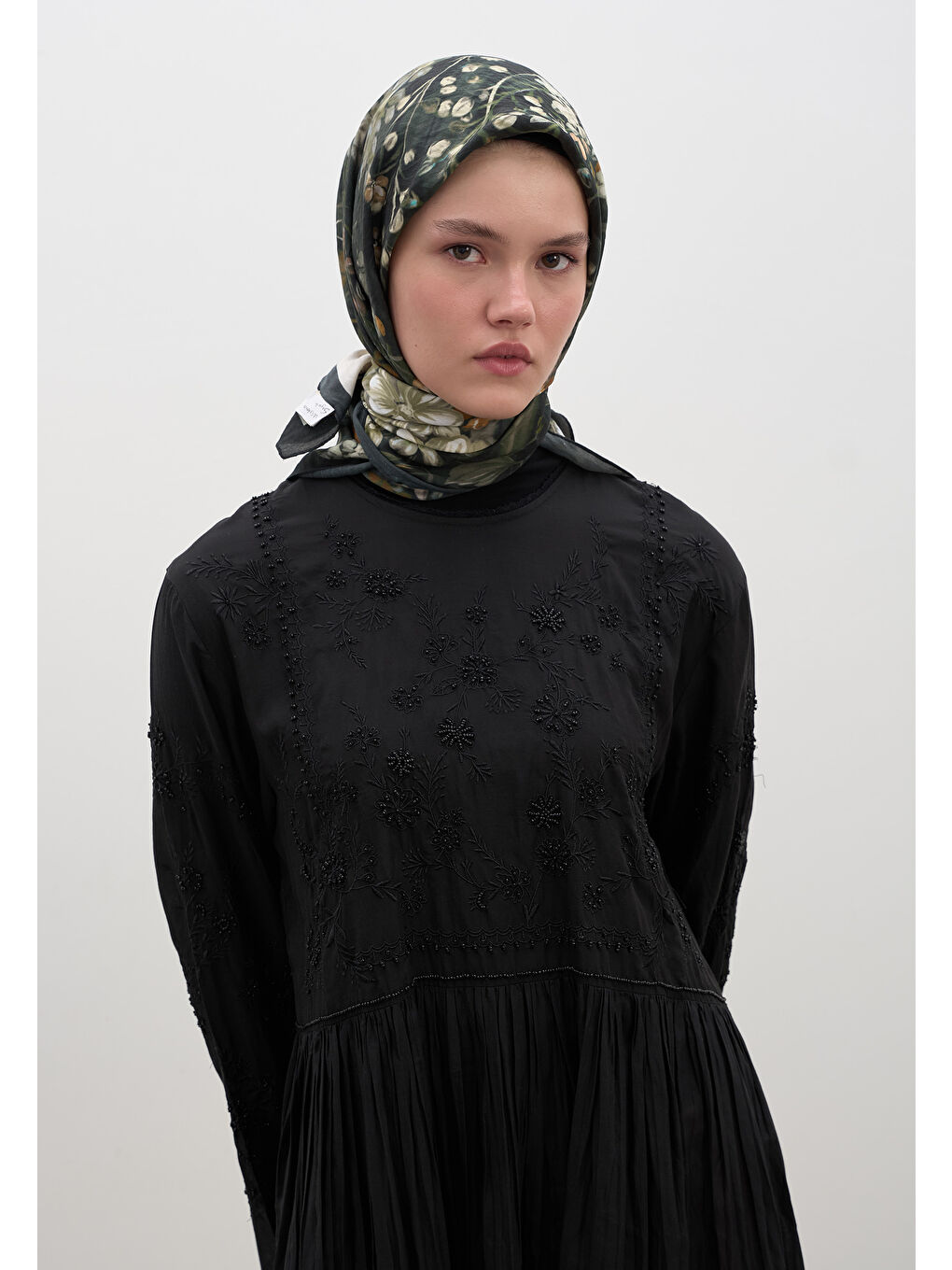 Wısterıa Desen Pamuklu Viskon Eşarp Siyah-3