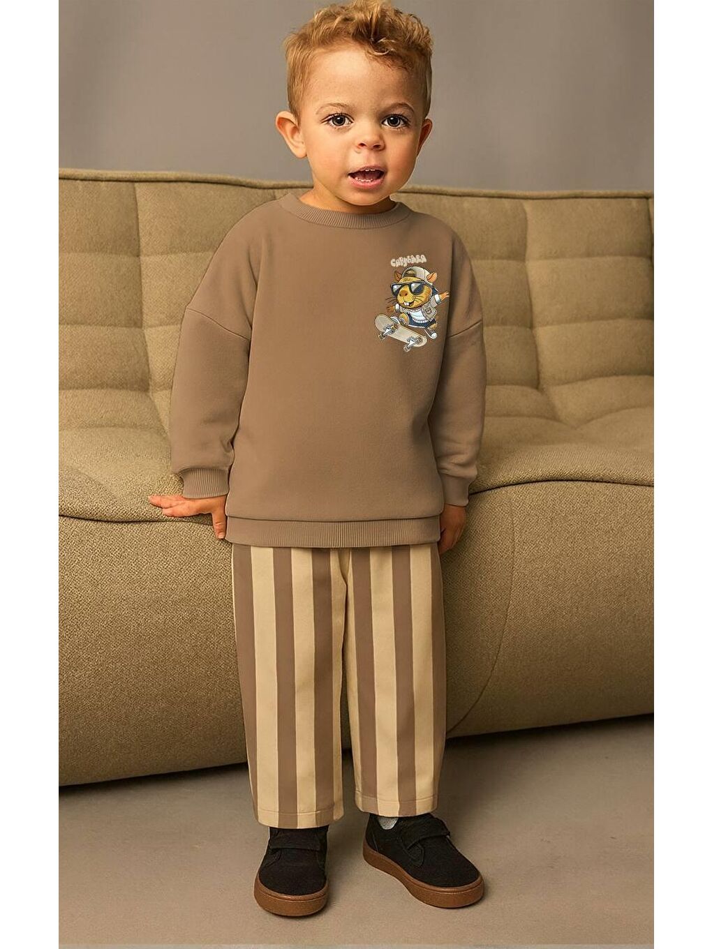 Kahverengi Erkek Çocuk Baskılı 3 İplik Kumaş Jogger Pantolonlu Altüst Takım