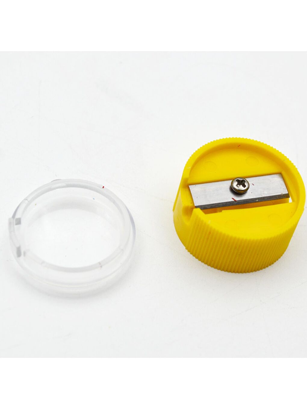 Mercekli Plastik Yuvarlak Kalemtıraş Kod:547-2