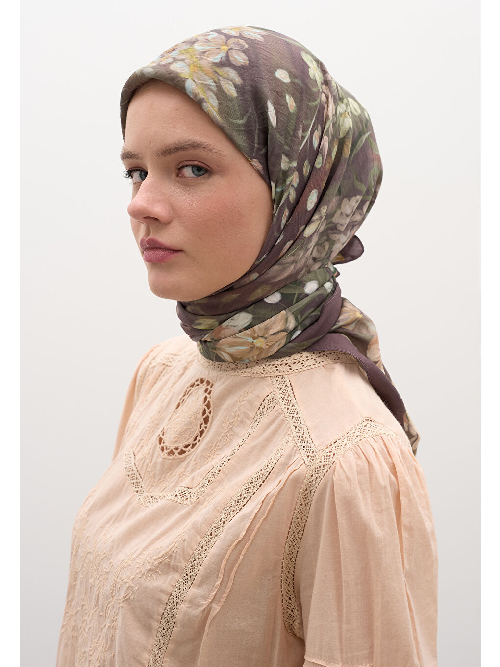 Kahverengi Wısterıa Desen Pamuklu Viskon Eşarp Tozlu Kahve-1