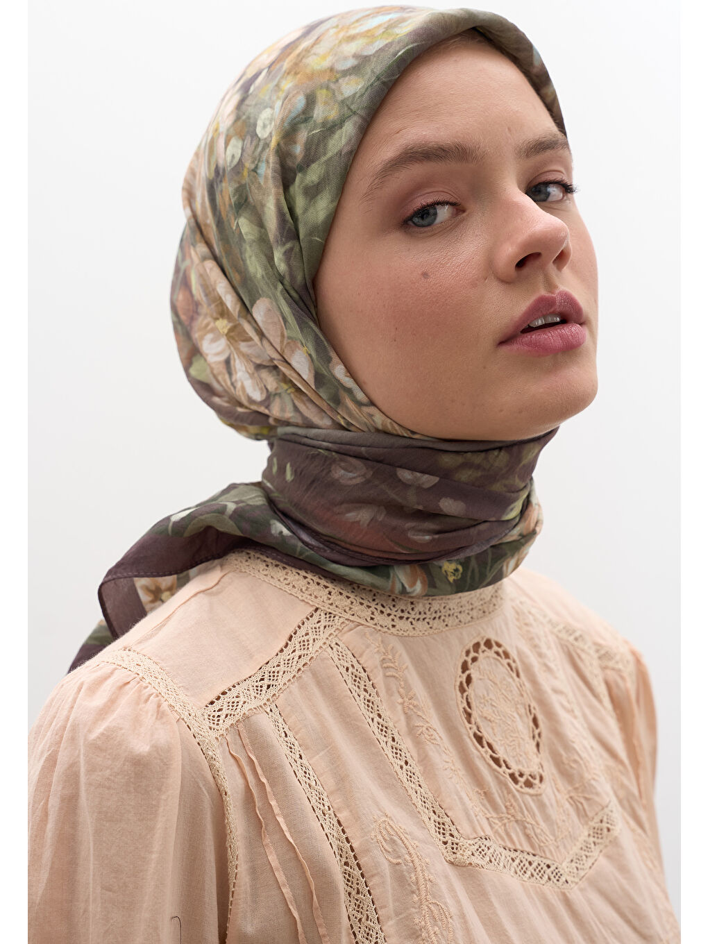 Kahverengi Wısterıa Desen Pamuklu Viskon Eşarp Tozlu Kahve-3