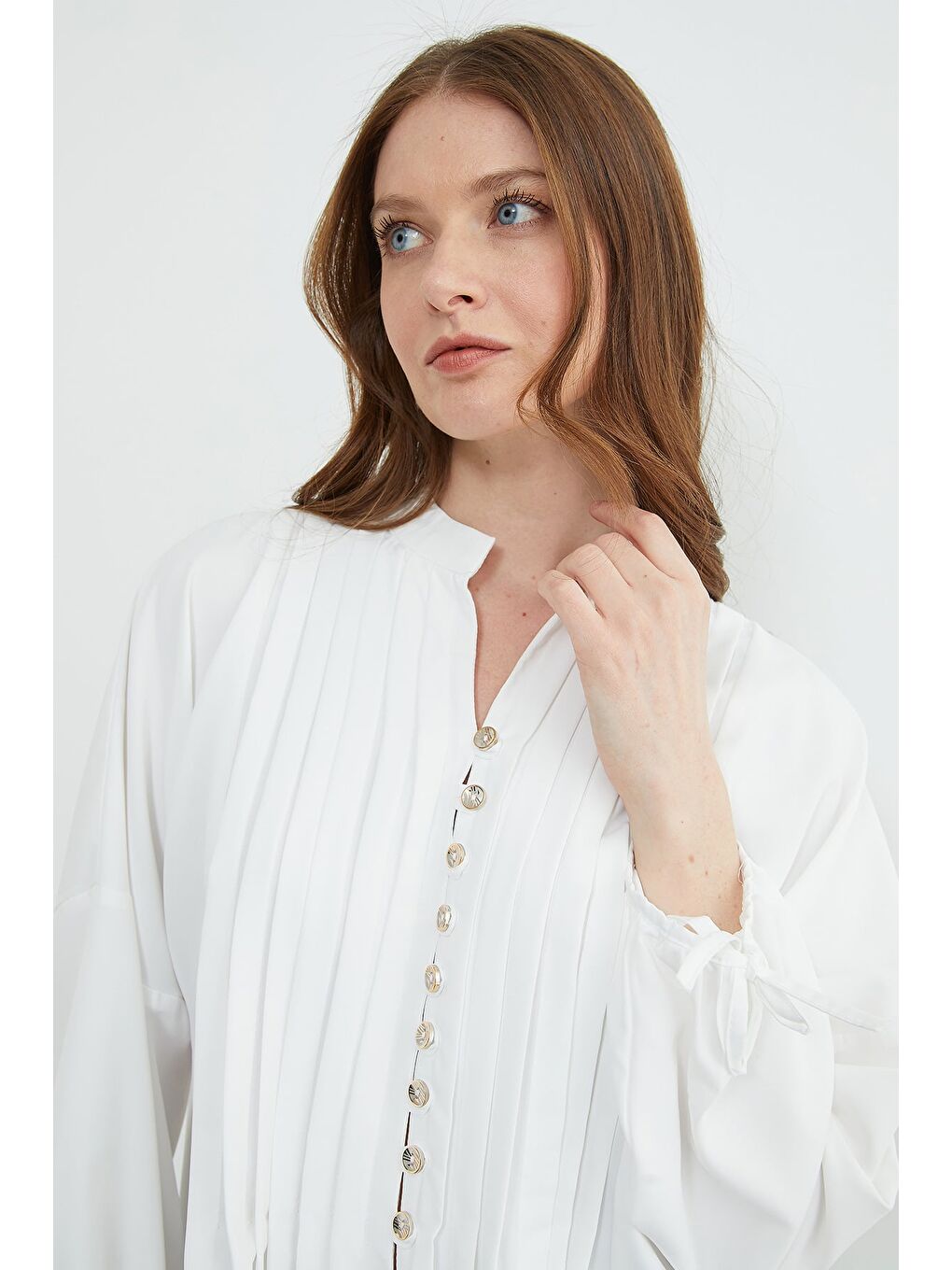 Beyaz Fullamodest Pileli Kolu Bağlamalı Gömlek-3