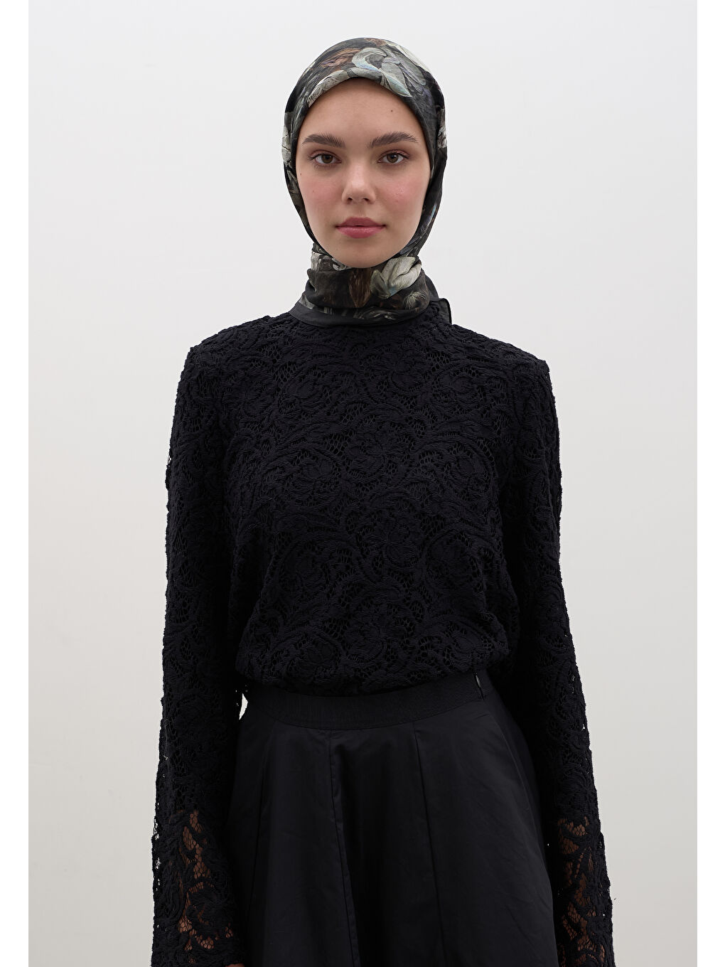 Rosıne Desen Pamuklu Viskon Eşarp Siyah-1