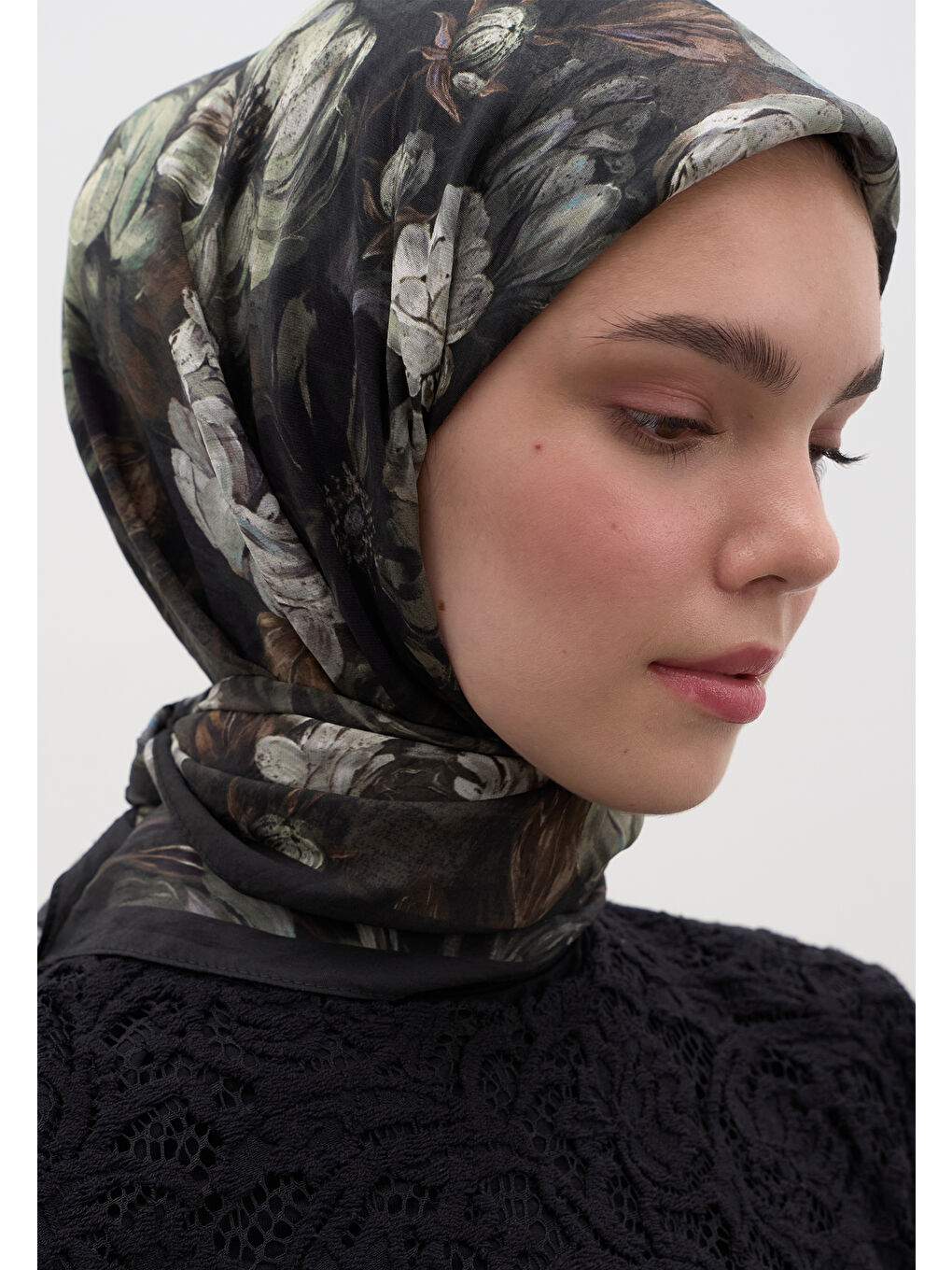 Rosıne Desen Pamuklu Viskon Eşarp Siyah-2