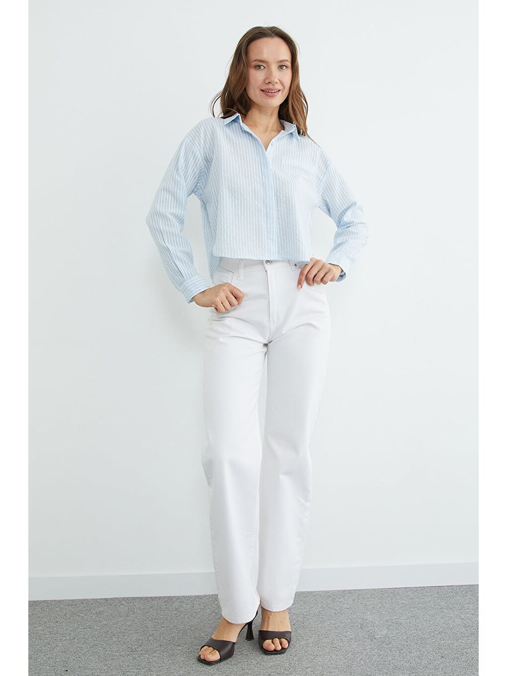 Mavi Çizgili Jakarlı Crop Gömlek-1