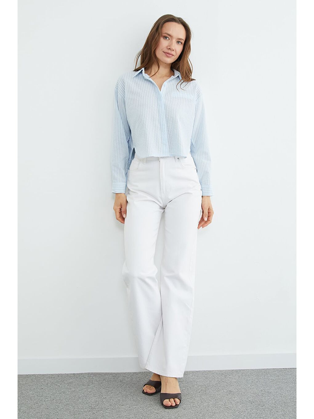 Mavi Çizgili Jakarlı Crop Gömlek-4