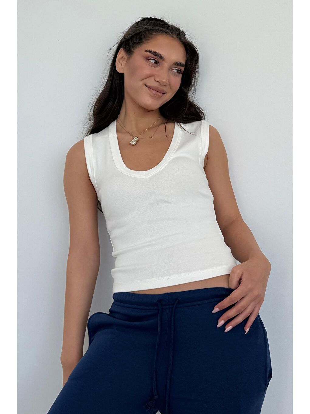 Beyaz V Yaka Biyeli Kadın Atlet Mg2292-5