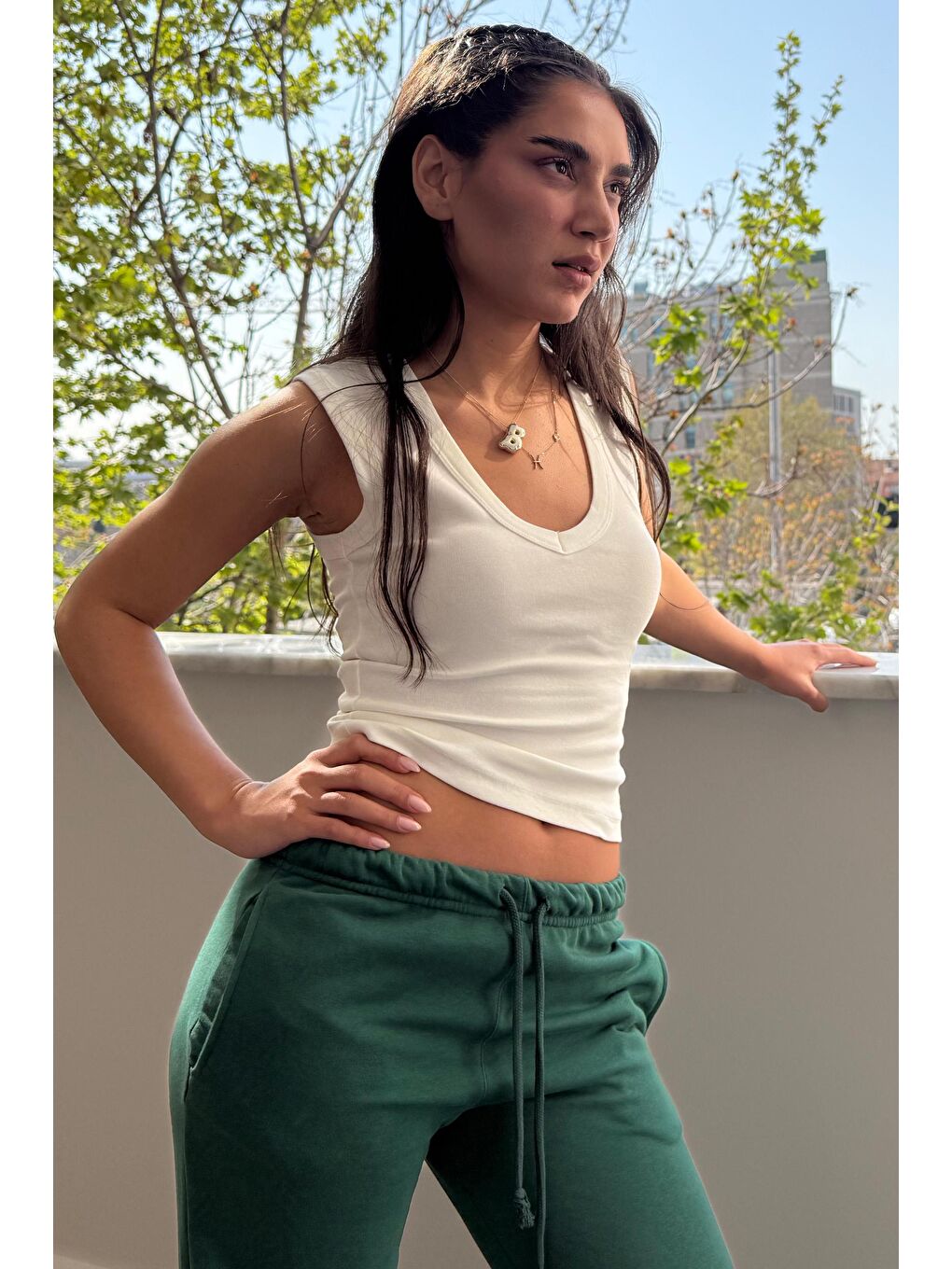 Beyaz V Yaka Biyeli Kadın Atlet Mg2292-4