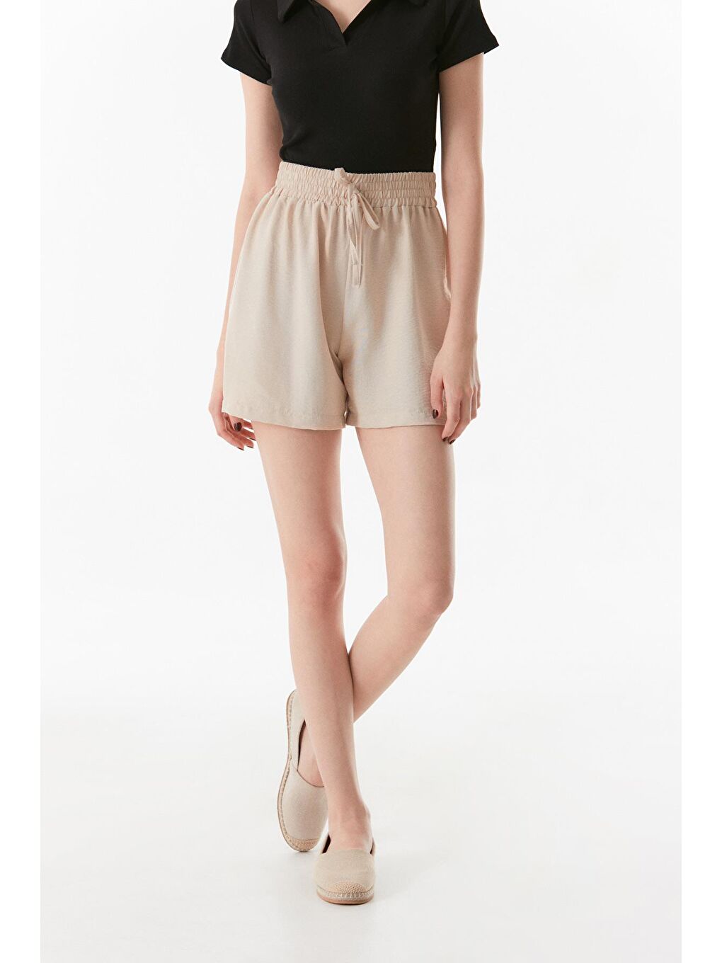 Bej Basic Ayrobin Kumaş Beli Bağcıklı Şort-1
