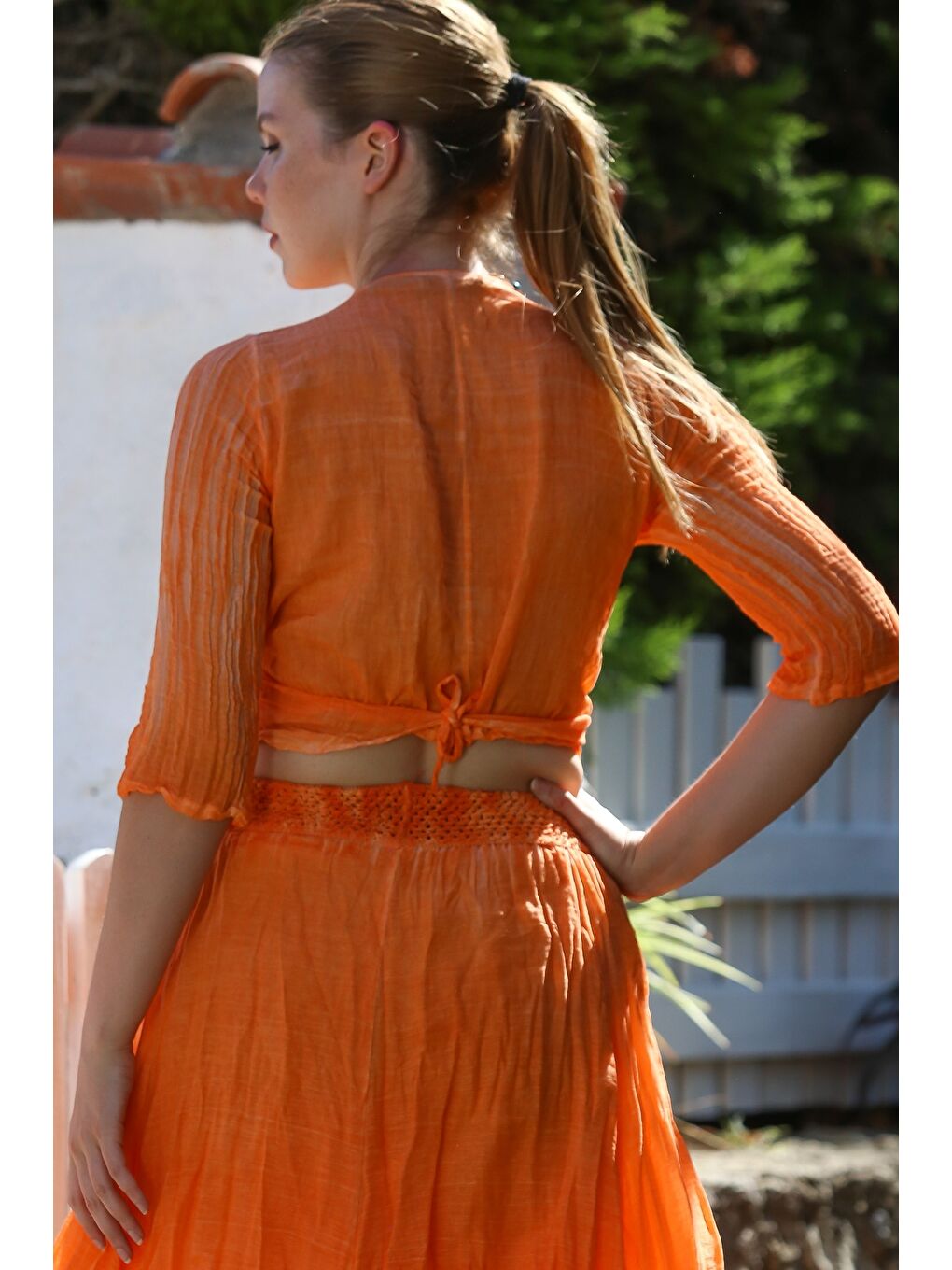 Organik Pamuk Turuncu Kruvaze Yaka 3/4 Kol Bağlamalı Yıkamalı Casual Crop Dokuma Bluz 40 60-1