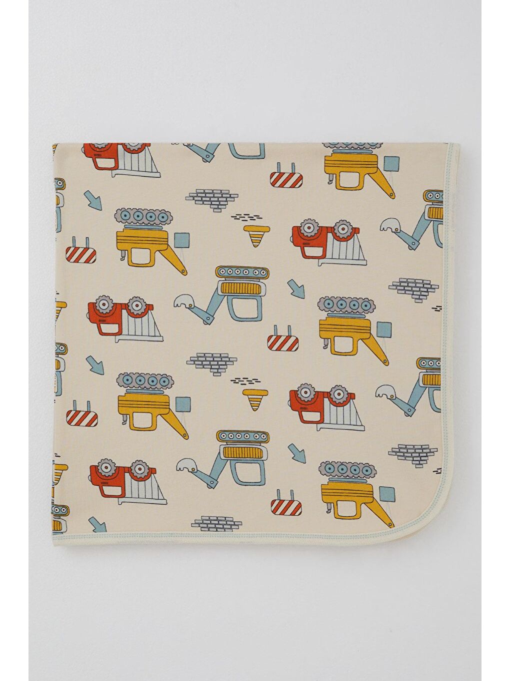 Yenidoğan Bebek Battaniyesi İş Makinesi Desenli Bej (76 X 88 Cm)