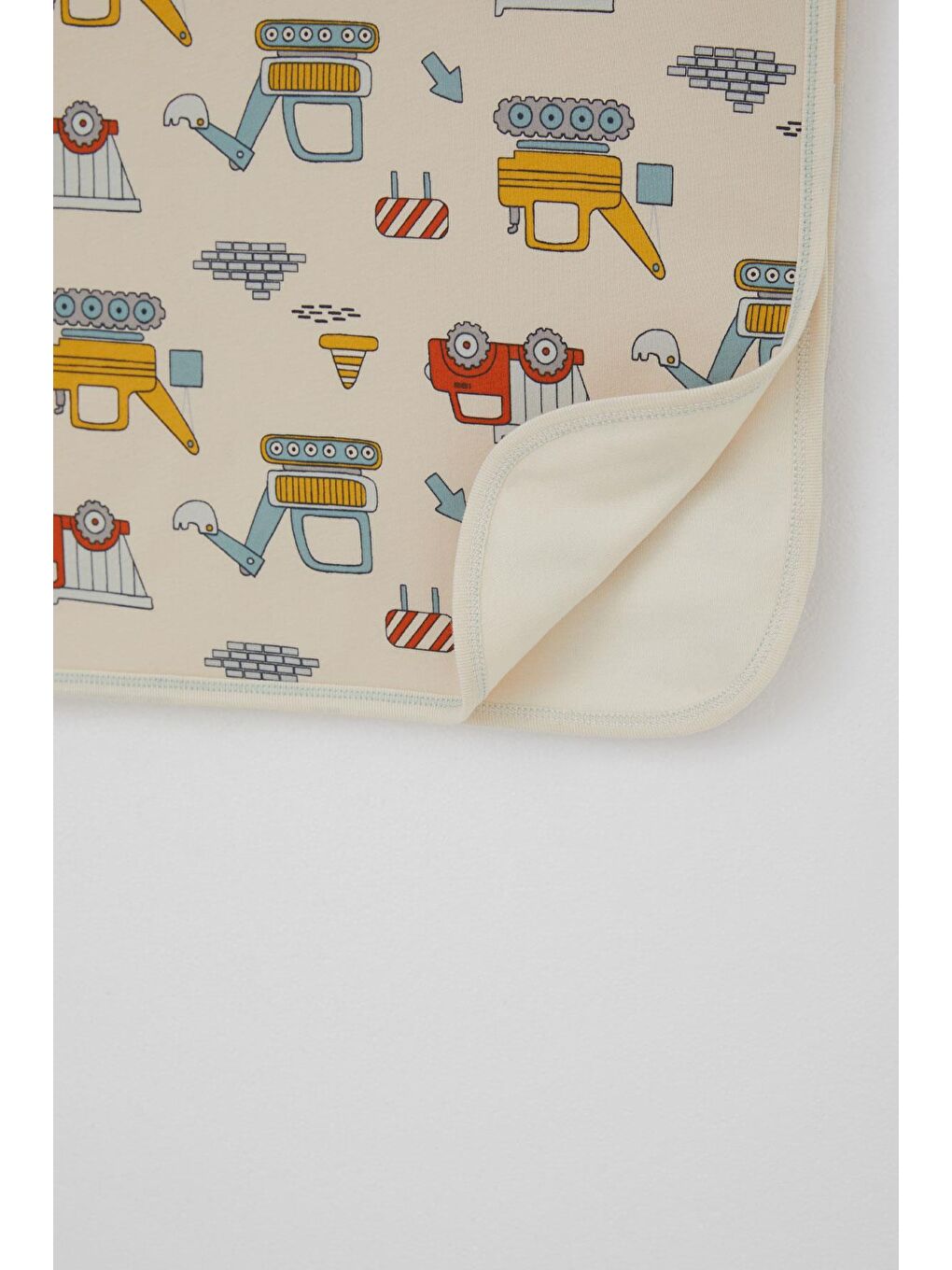 Yenidoğan Bebek Battaniyesi İş Makinesi Desenli Bej (76 X 88 Cm)-2