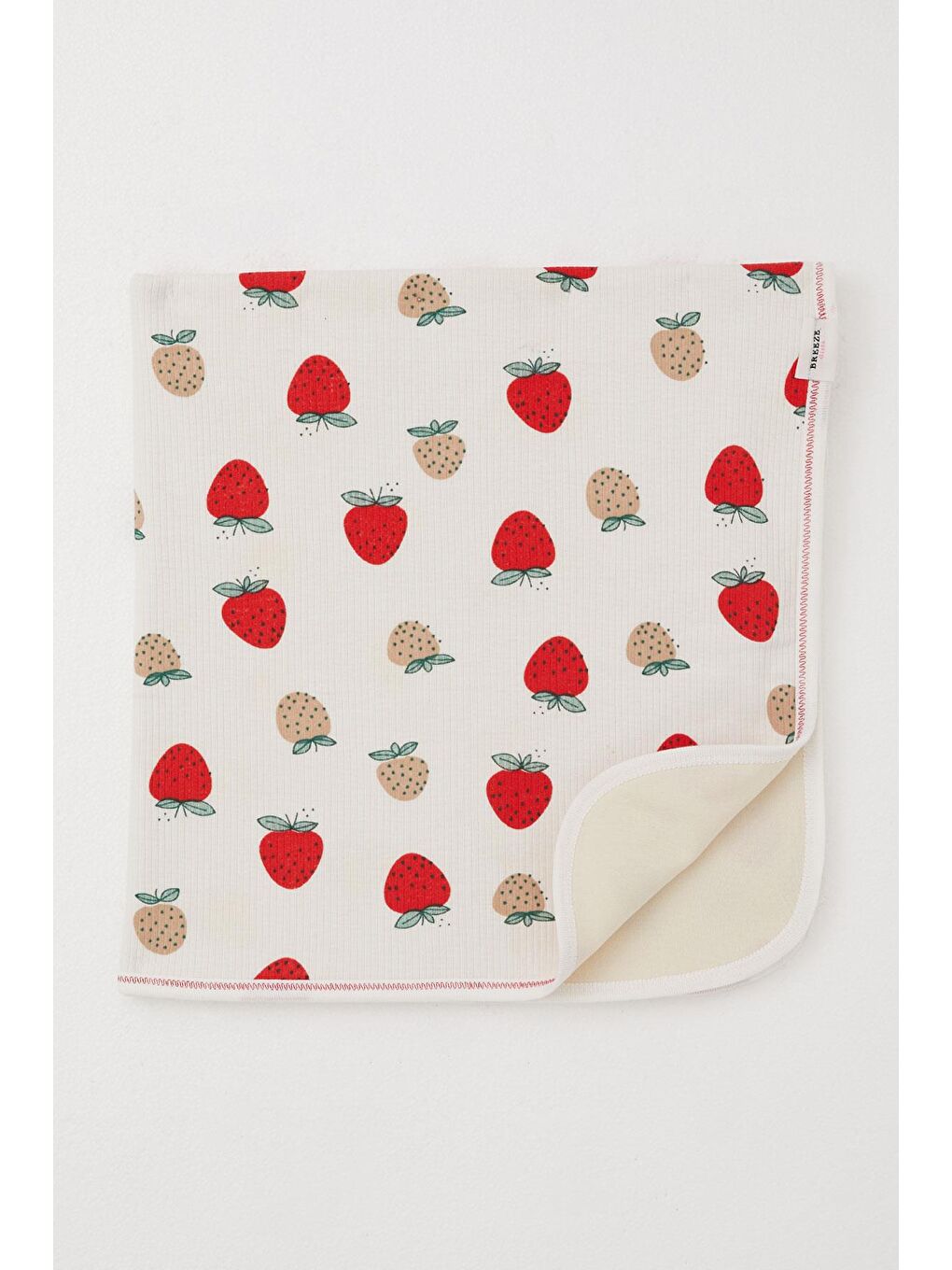 Yenidoğan Bebek Battaniyesi Çilek Bahçesi Desenli Ekru (78 X 87 Cm)-1
