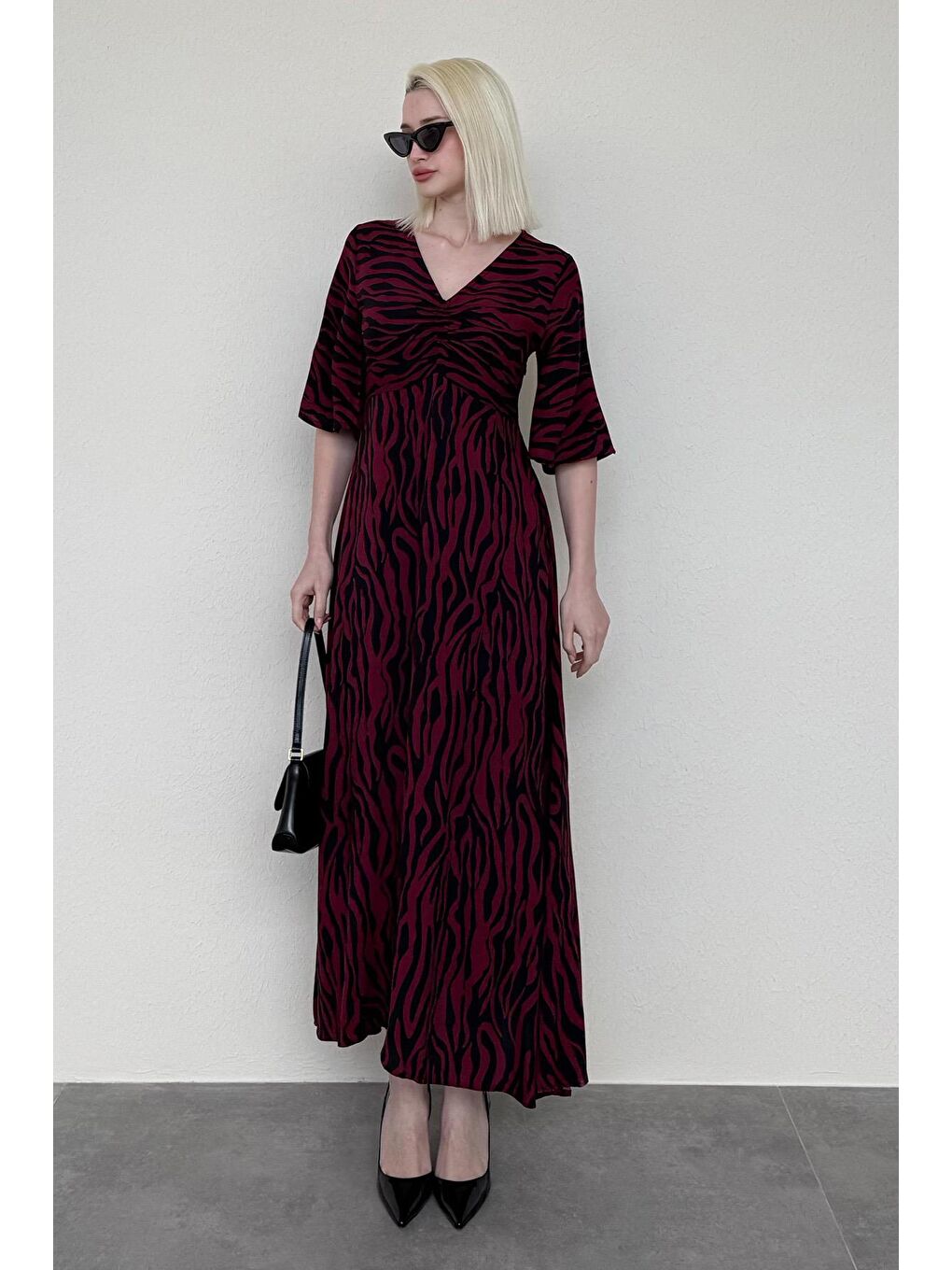 Bordo Zebra Desenli V Yaka Yarım Kollu Elbise Mg2394