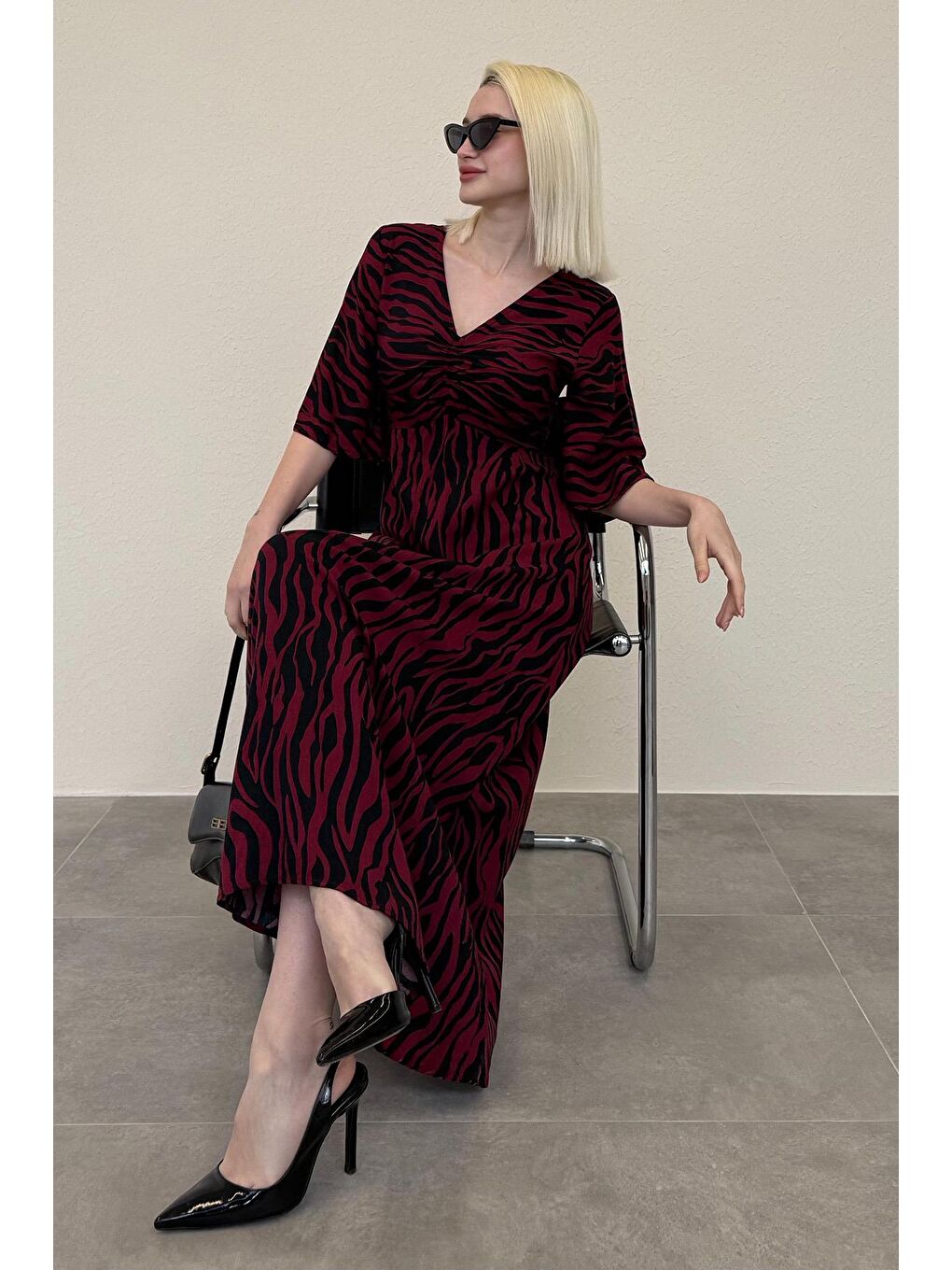 Bordo Zebra Desenli V Yaka Yarım Kollu Elbise Mg2394-1