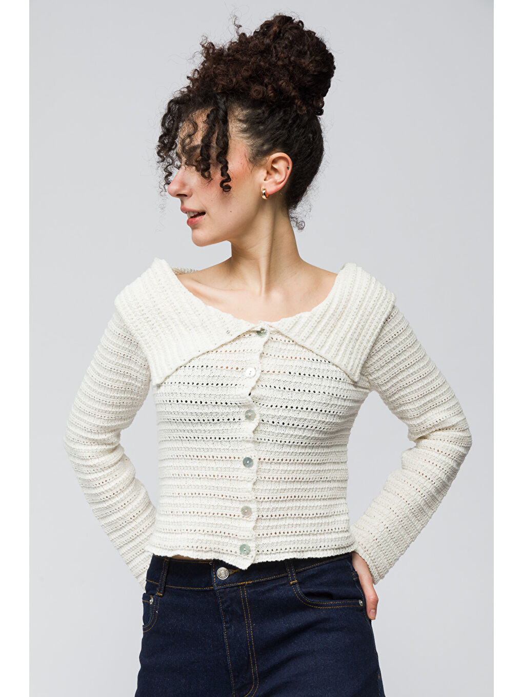 Kalmar - Omuz Açık Kayık Yaka Düğme Detaylı Triko Hırka - Ekru Renk