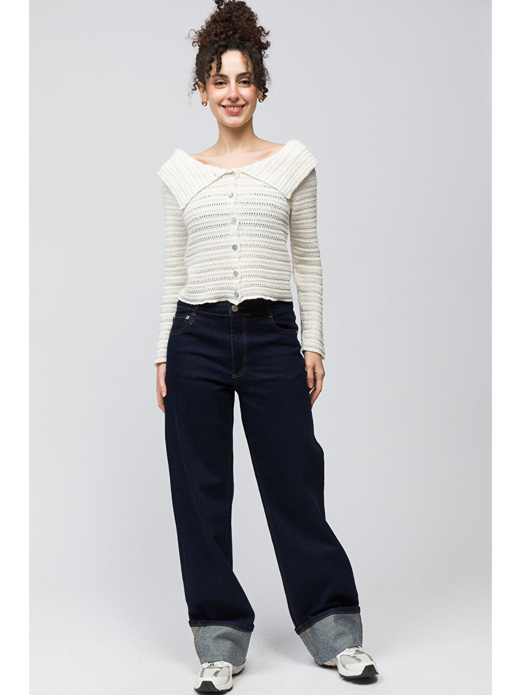 Kalmar - Omuz Açık Kayık Yaka Düğme Detaylı Triko Hırka - Ekru Renk-1