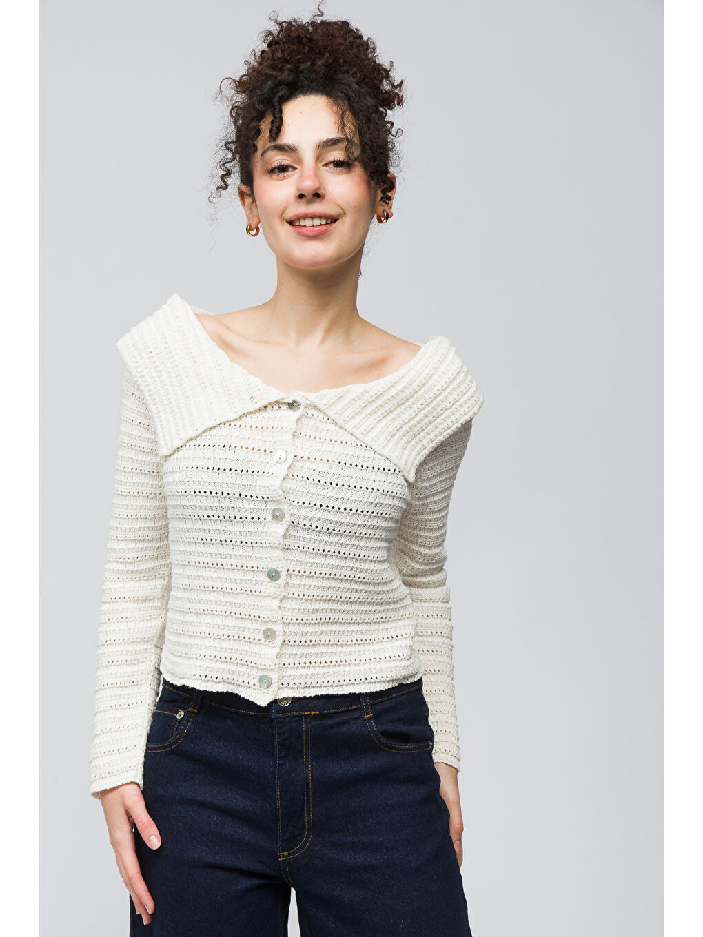 Kalmar - Omuz Açık Kayık Yaka Düğme Detaylı Triko Hırka - Ekru Renk-2