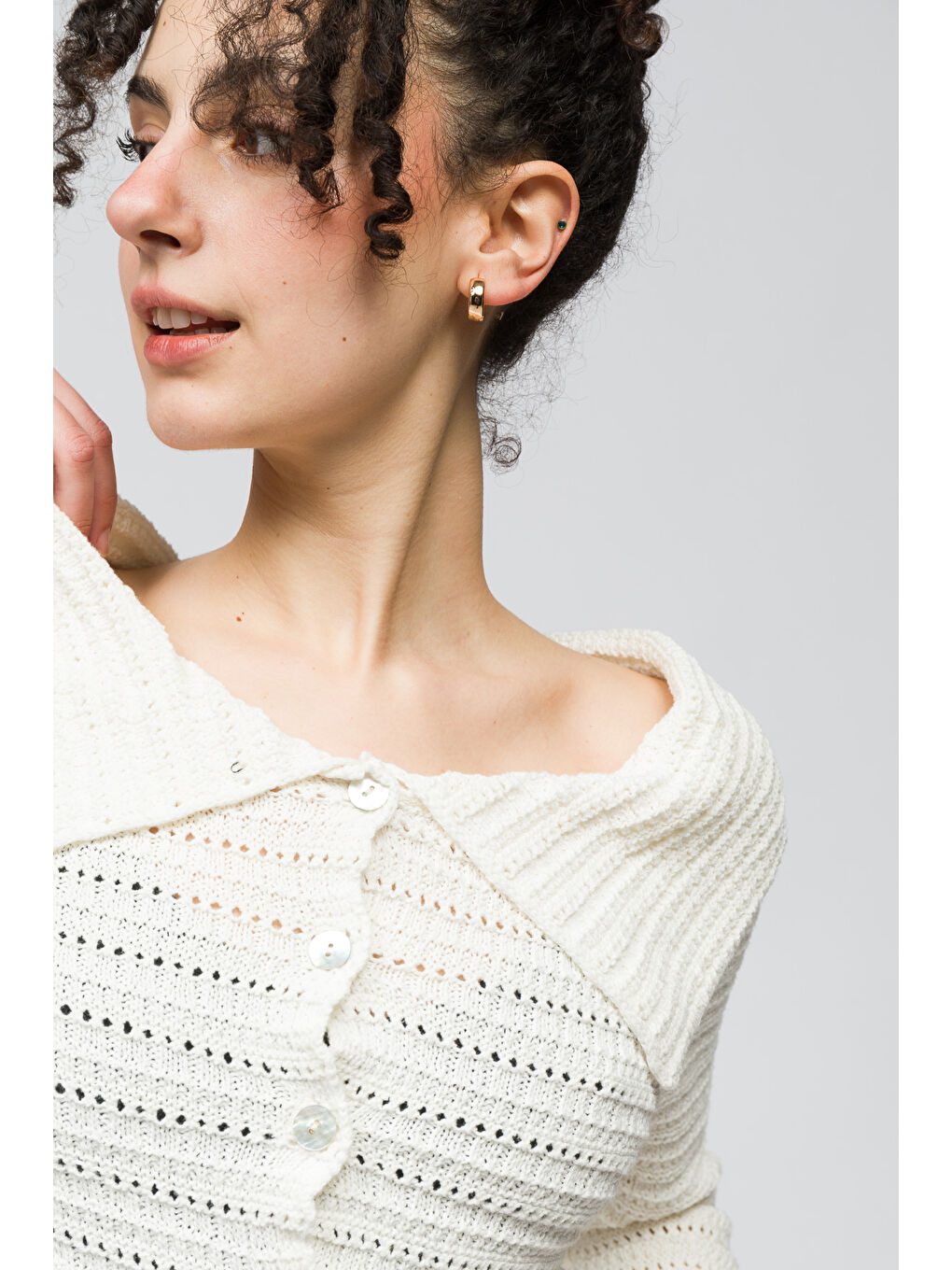 Kalmar - Omuz Açık Kayık Yaka Düğme Detaylı Triko Hırka - Ekru Renk-3