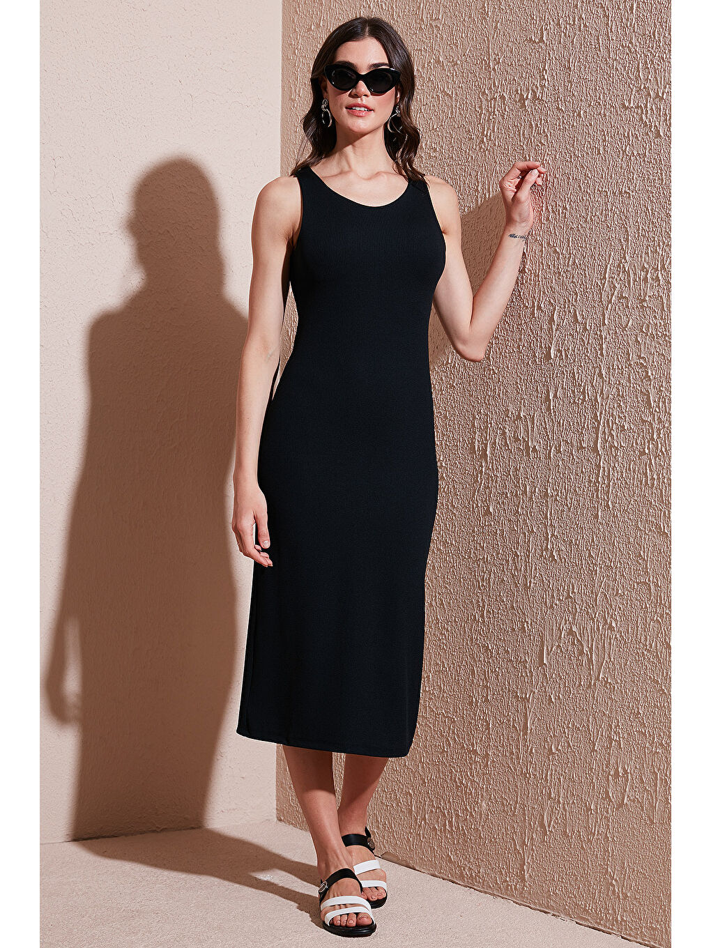 Siyah Fitilli Slim Fit Bisiklet Yaka Yırtmaçlı Midi Boy Kadın Elbise 5866101