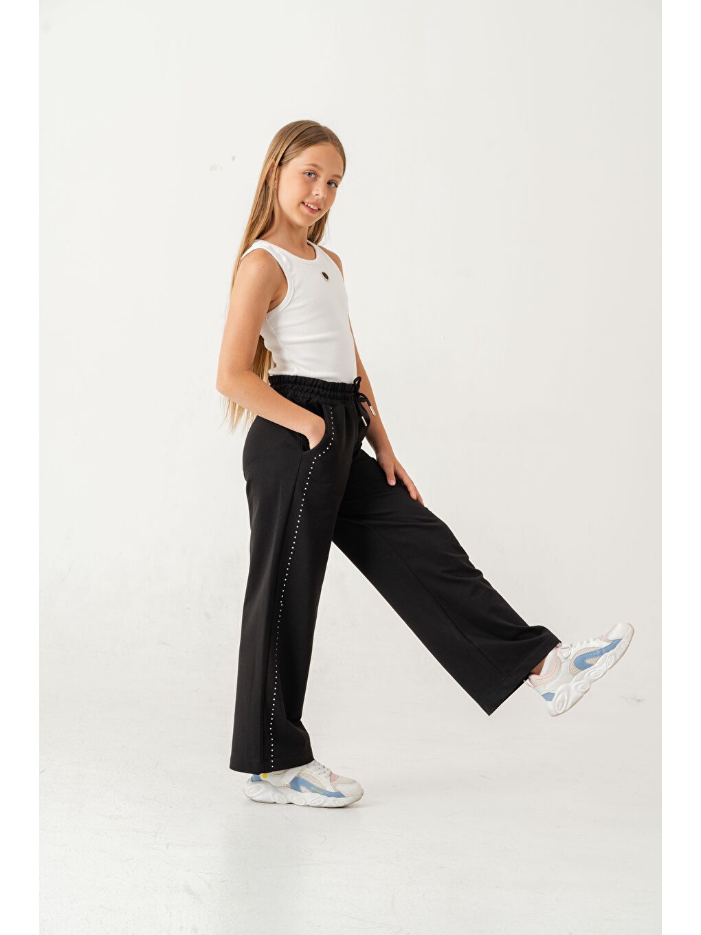 Siyah Sağ Sol Taş Baskılı Geniş Paçalı Kız Çocuk Eşofman Altı-1