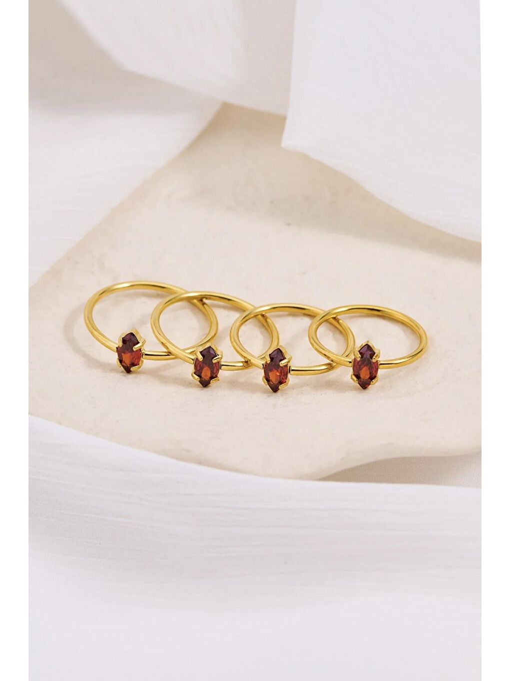 Kırmızı Çelik Markis Zirkon Taşlı Minimal Yüzük Seti 2 adet-1