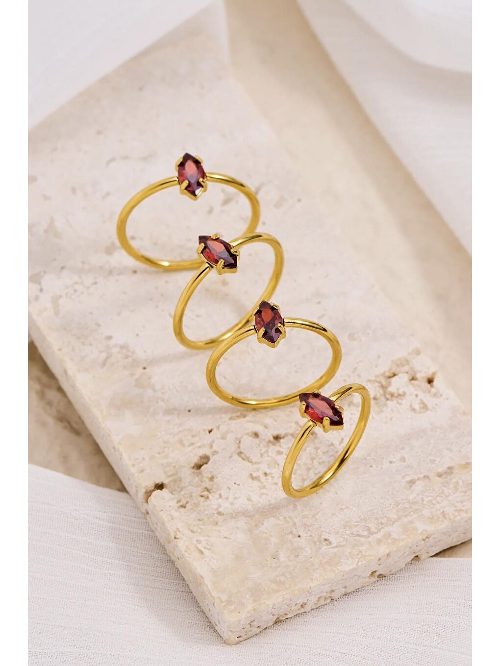 Kırmızı Çelik Markis Zirkon Taşlı Minimal Yüzük Seti 2 adet-2