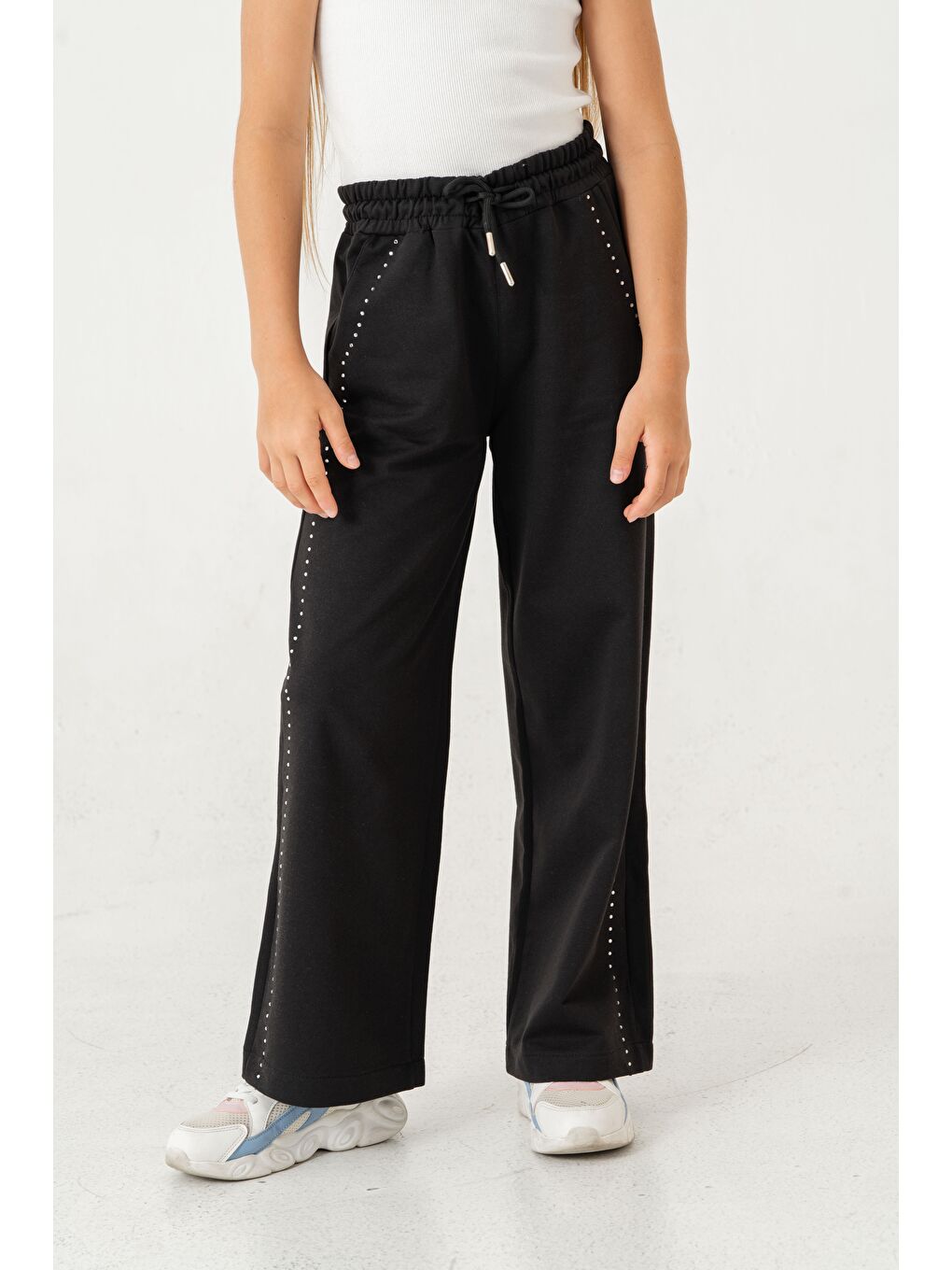 Siyah Sağ Sol Taş Baskılı Geniş Paçalı Kız Çocuk Eşofman Altı-2