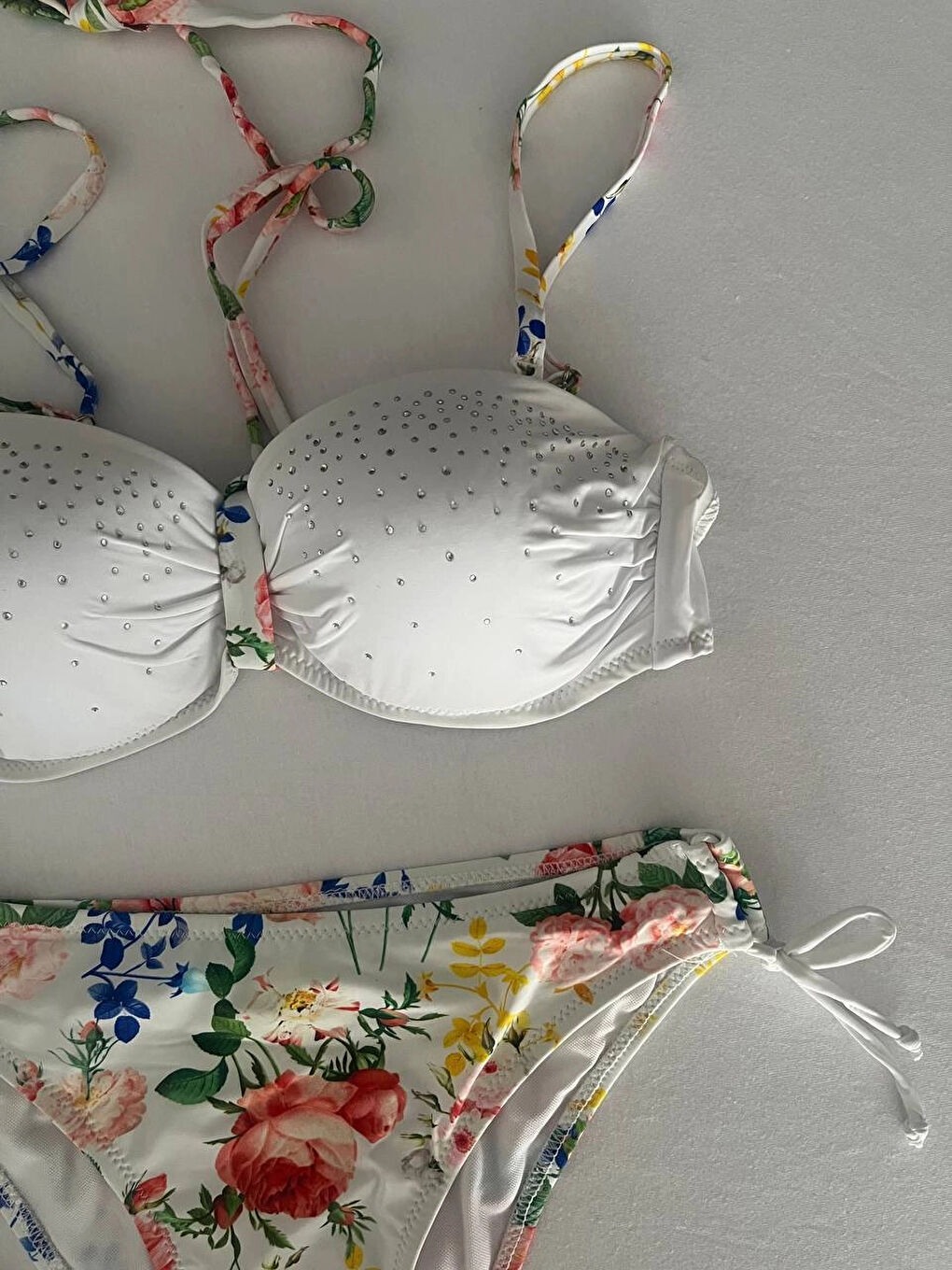 Kadın Beyaz Taş İşlemeli Astarlı Bikini Takım HZL25S-LC208-4
