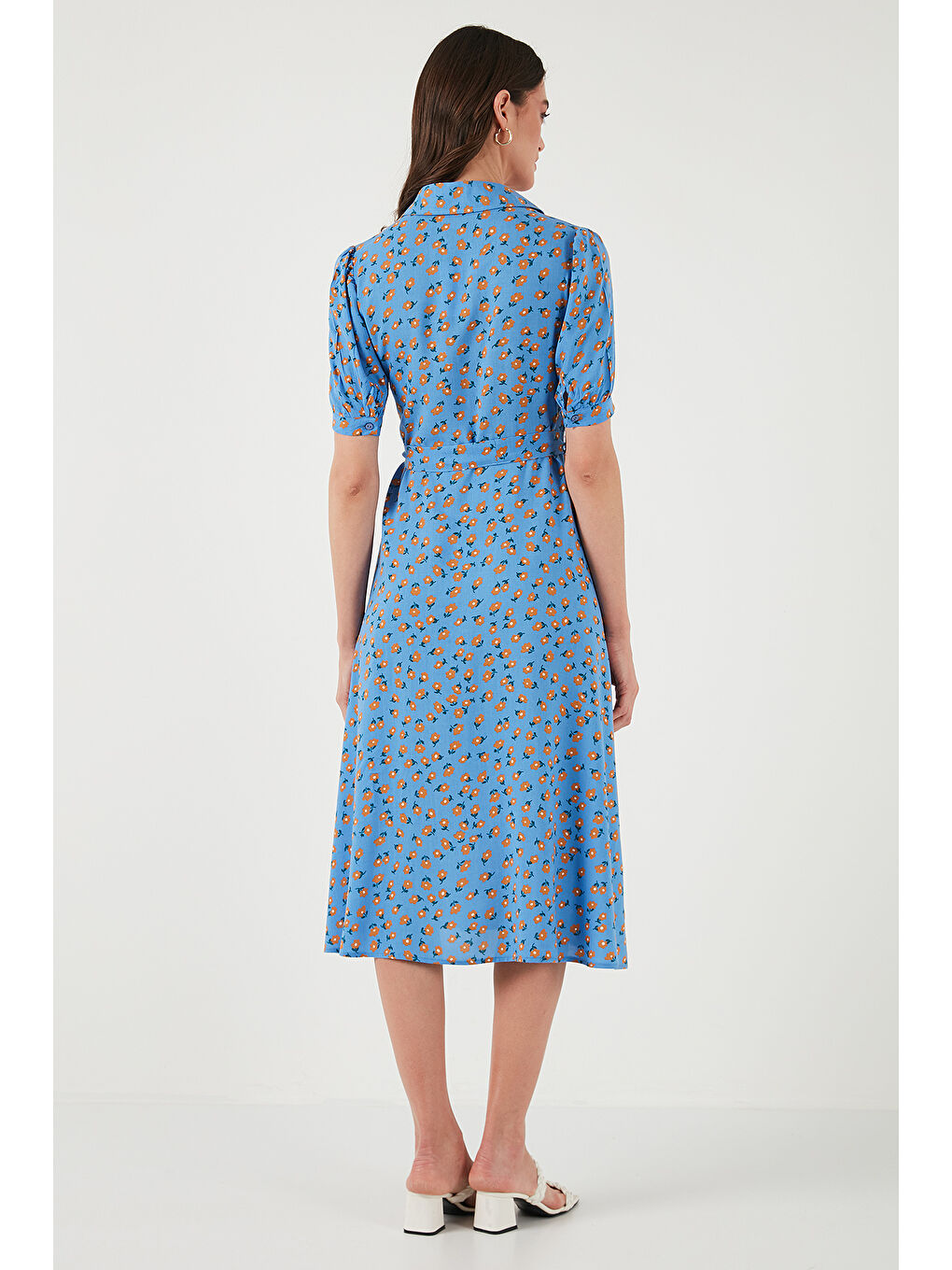 Mavi Desenli Regular Fit Yırtmaçlı Midi Boy Kemerli Gömlek Kadın Elbise 6782106-6