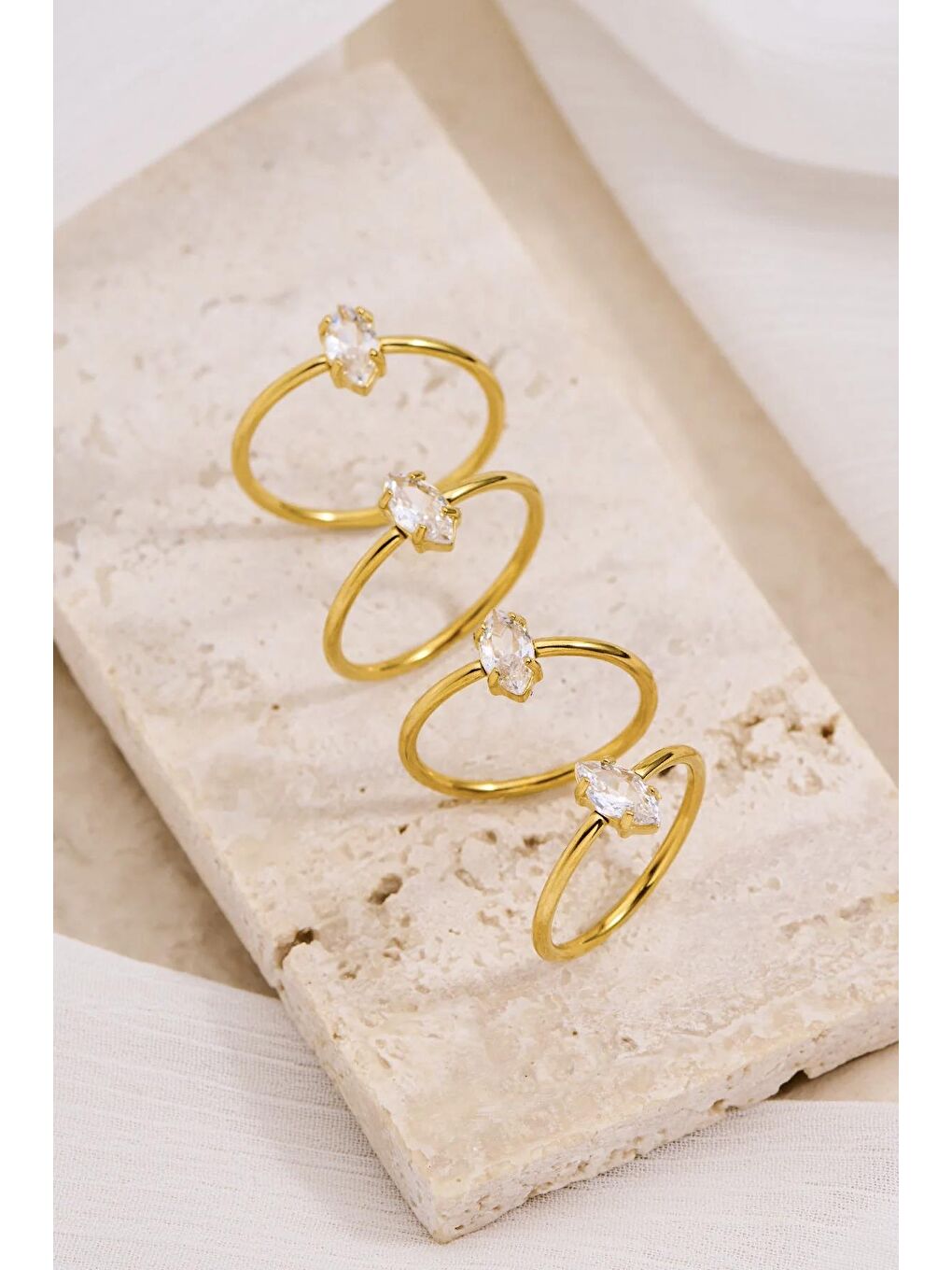 Beyaz Çelik Markis Zirkon Taşlı Minimal Yüzük Seti 2 adet-1