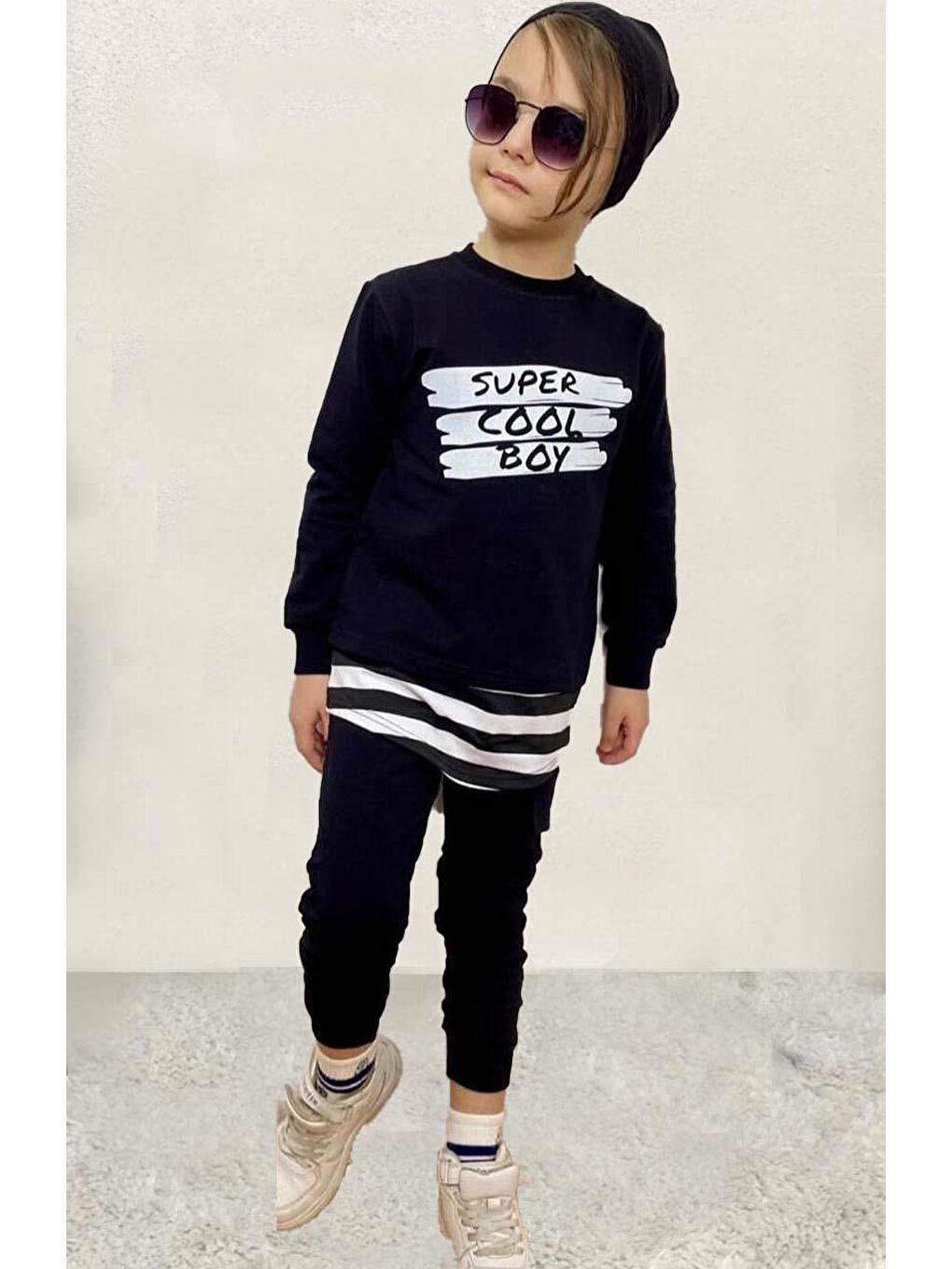 Erkek Çocuk Super Cool Boy Yazı Baskılı ve Şerit Detaylı Siyah Eşofman Takım
