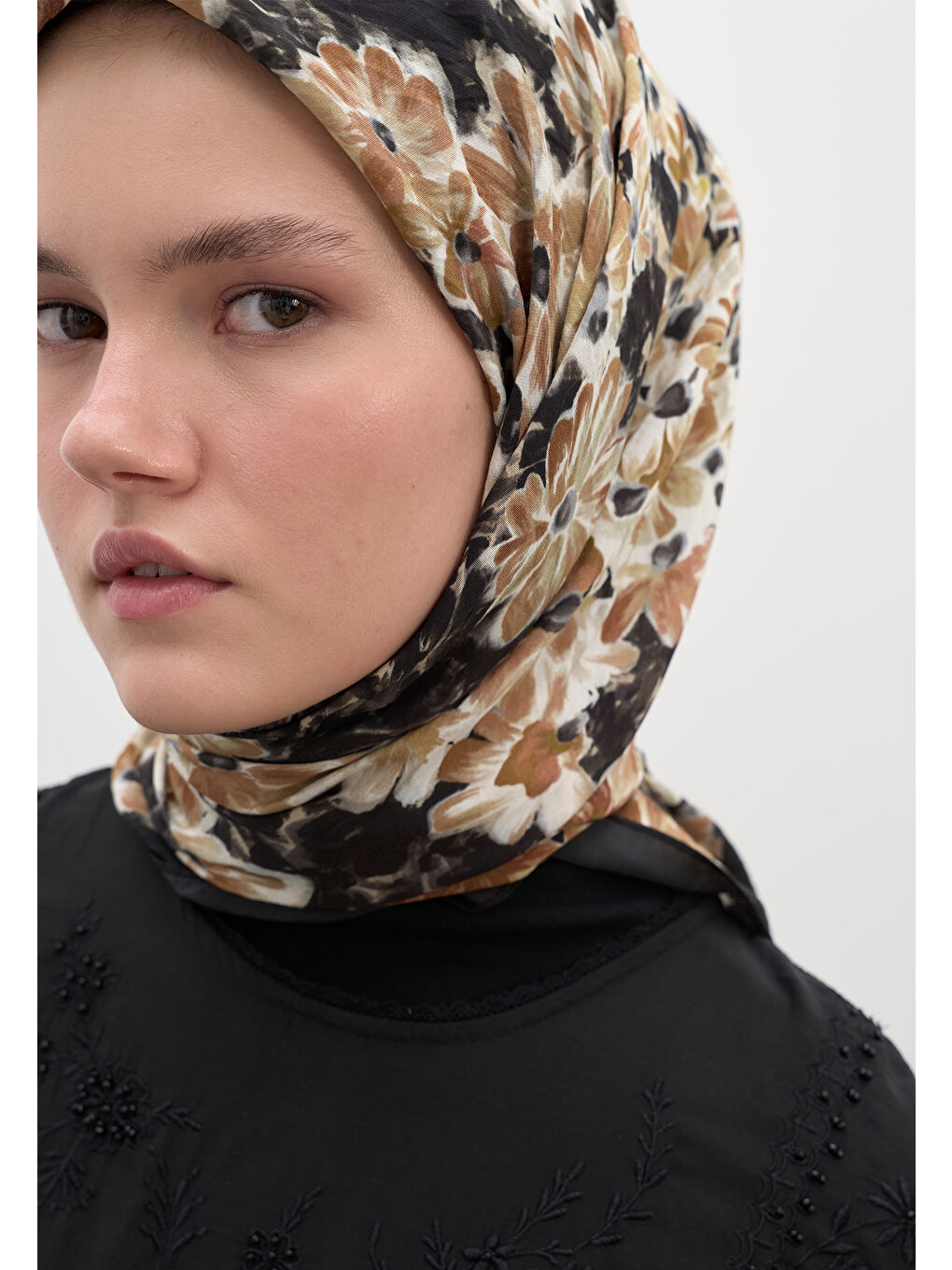 Cherry Blossom Desen Pamuk Viskon Eşarp Siyah-3