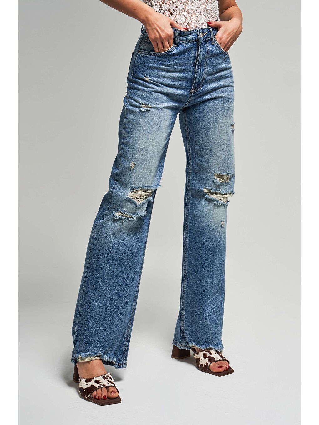 Mavi Kadın Jean Rengi 12s5 84 Straight Fit Yüksek Bel Yırtık Detaylı  100 Pamuk İç Boy 80cm Denim Jean