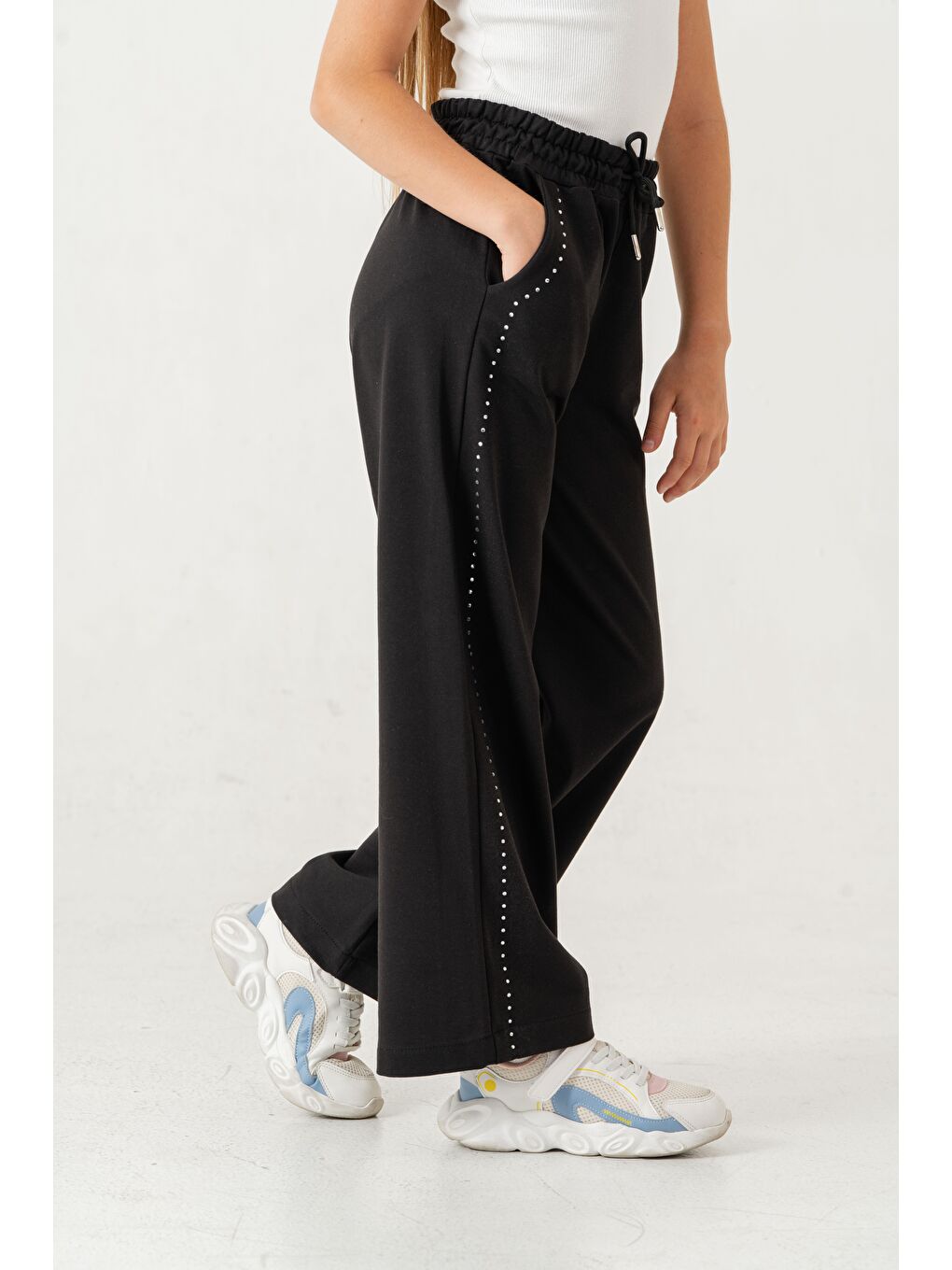 Siyah Sağ Sol Taş Baskılı Geniş Paçalı Kız Çocuk Eşofman Altı-4