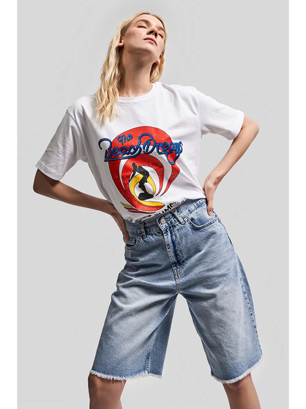 it's basic Beyaz Kadın Beyaz Renk Ön ve Arka Baskılı Oversize Retro T-shirt - 2