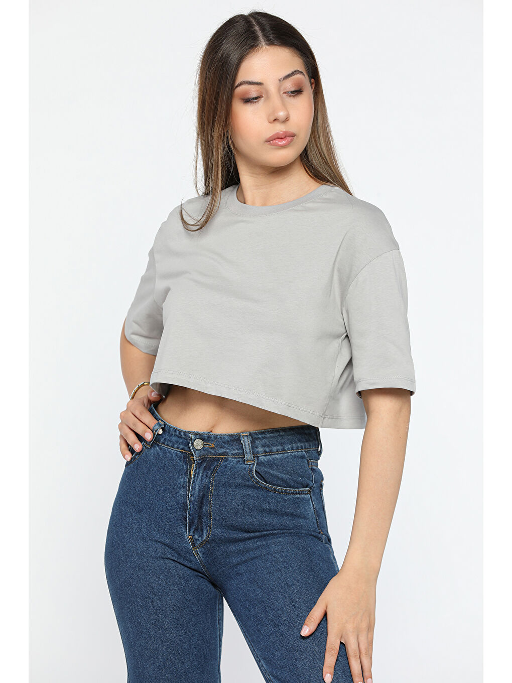 GÜLSELİ Gri Bisiklet Yaka Basic Kadın Crop Top Tişört - 1