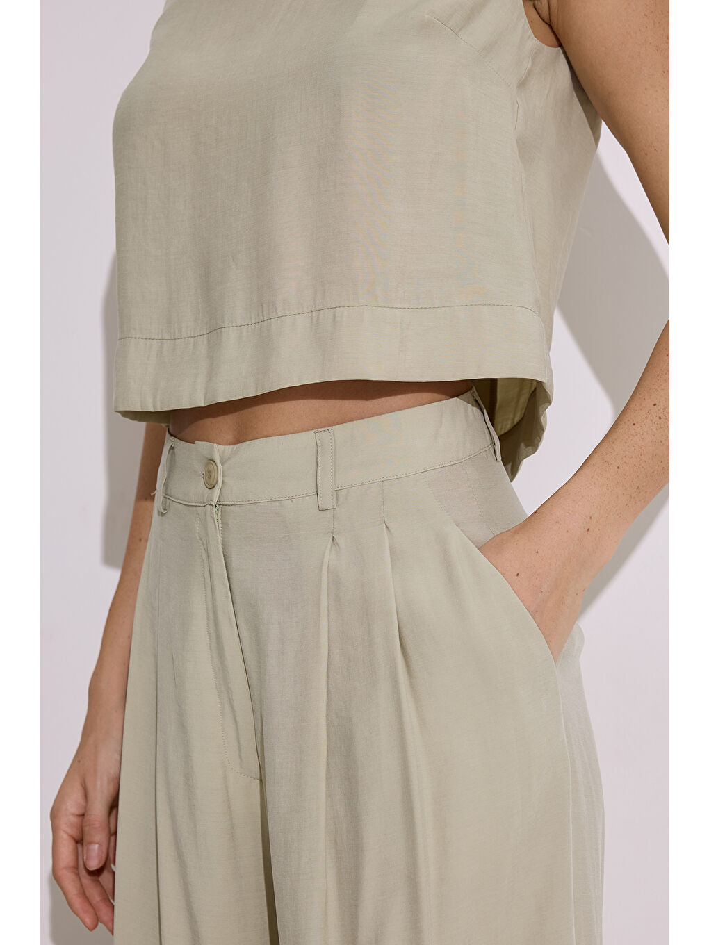 Yeşil Modal Kolsuz Kısa Bluz Çağla-3