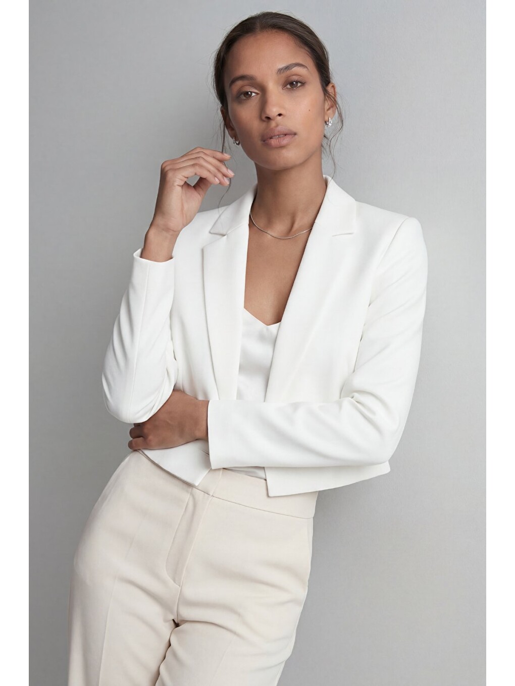 Beyaz Kadın Regular Fit Çift Düğme Detaylı Crop Blazer Ceket – Modern Tasarım-2