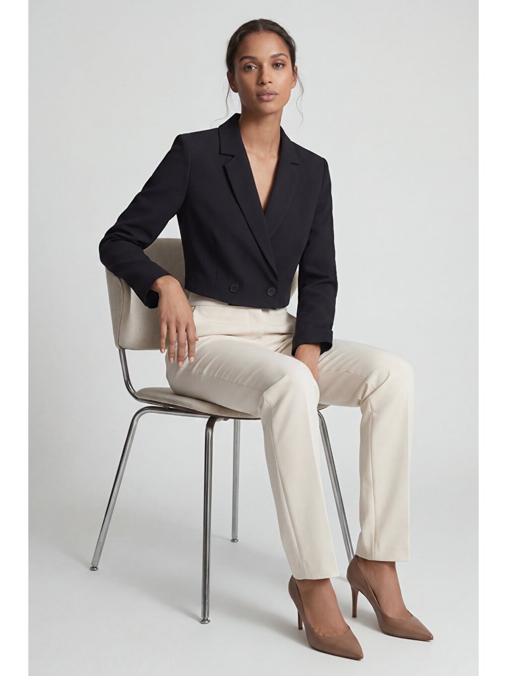 Siyah Kadın Regular Fit Çift Düğme Detaylı Crop Blazer Ceket – Modern Tasarım-1